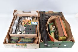 A QUANTITY OF UNBOXED AND ASSORTED OO GAUGE MODEL RAILWAY ITEMS, to include Hornby A3 class