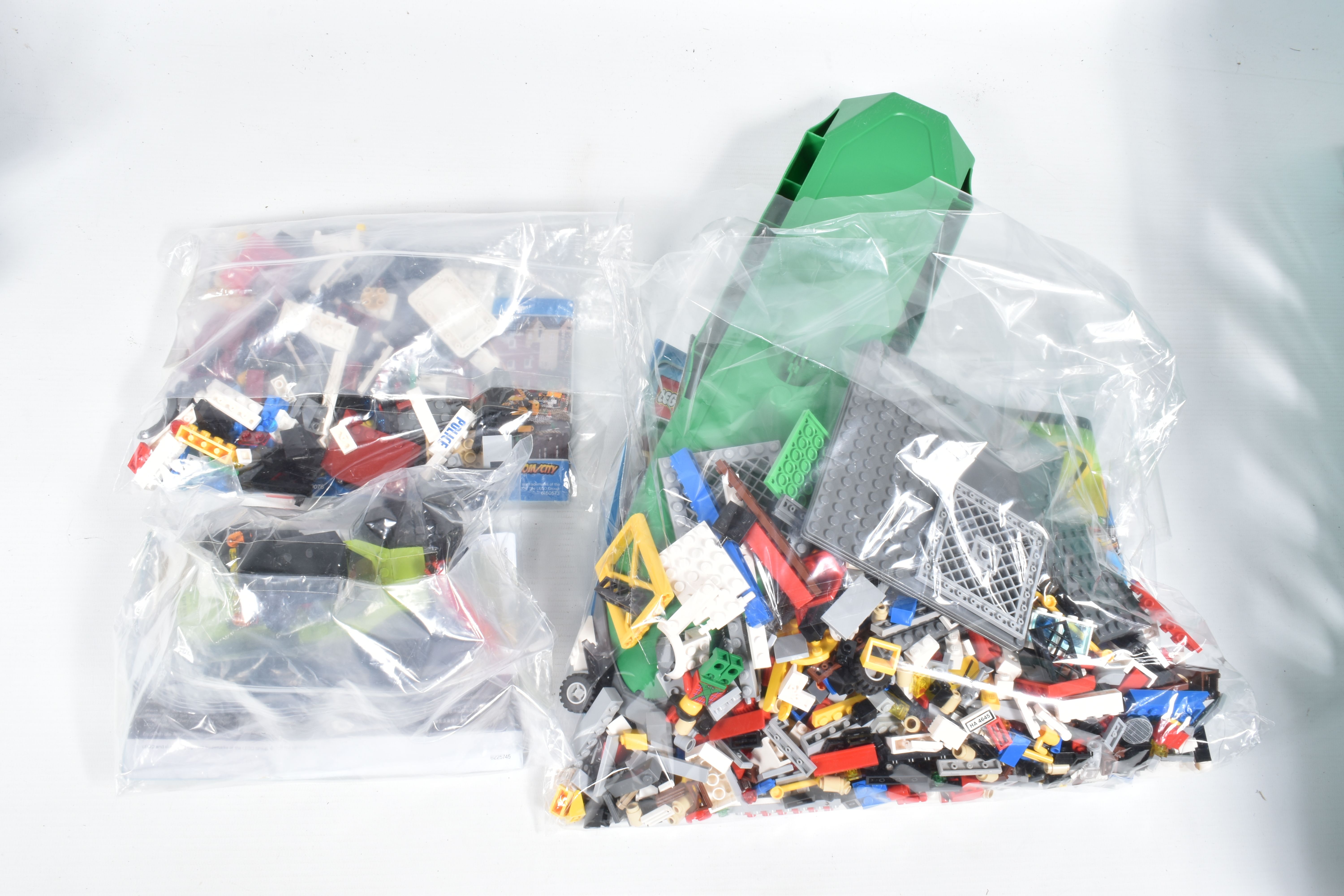 A COLLECTION OF ELEVEN UNBOXED LEGO CITY MODELS, each individually sealed with some models built, - Image 3 of 7