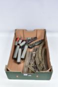 A QUANTITY OF UNBOXED AND ASSORTED HORNBY DUBLO MODEL RAILWAY ITEMS, A4 class locomotive and