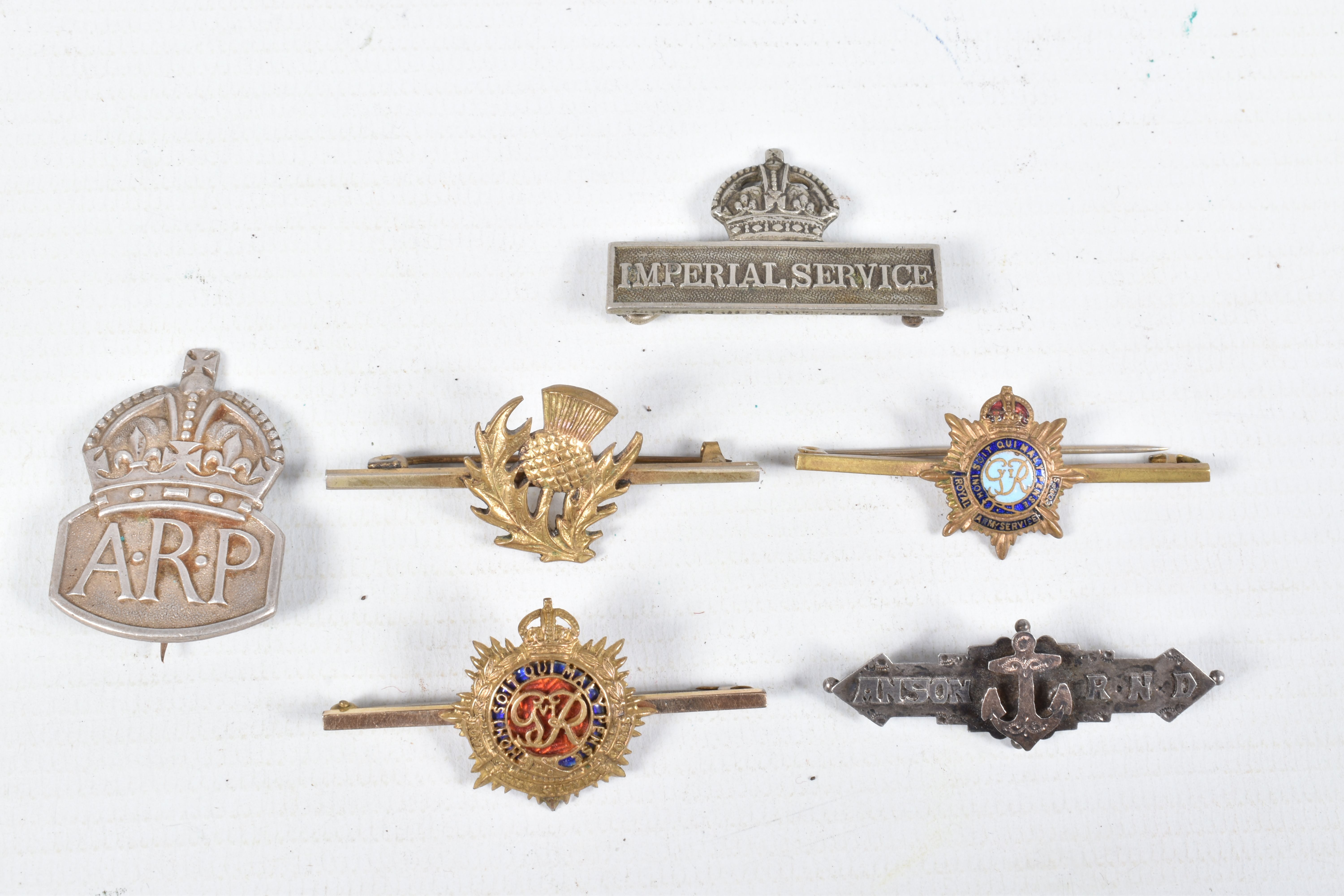 A COLLECTION OF WWI AND WWII BADGES, to include a male and femal ON War service badge, two silver - Image 9 of 16