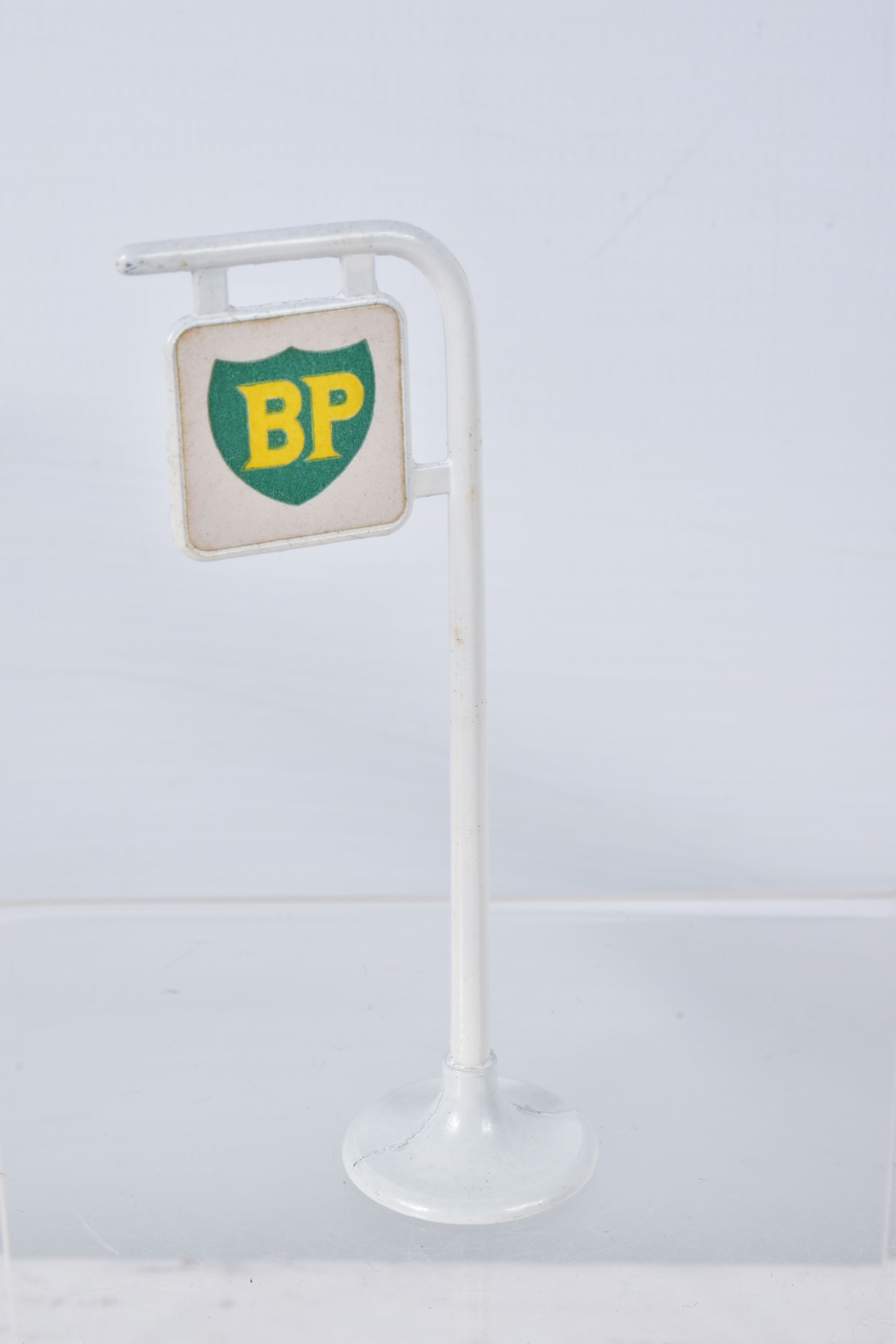 TWO BOXED LESNEY MATCHBOX ACCESSORY PACKS, Esso Petrol Pump set, No.1 and B.P. Garage Pumps and sign - Image 6 of 10