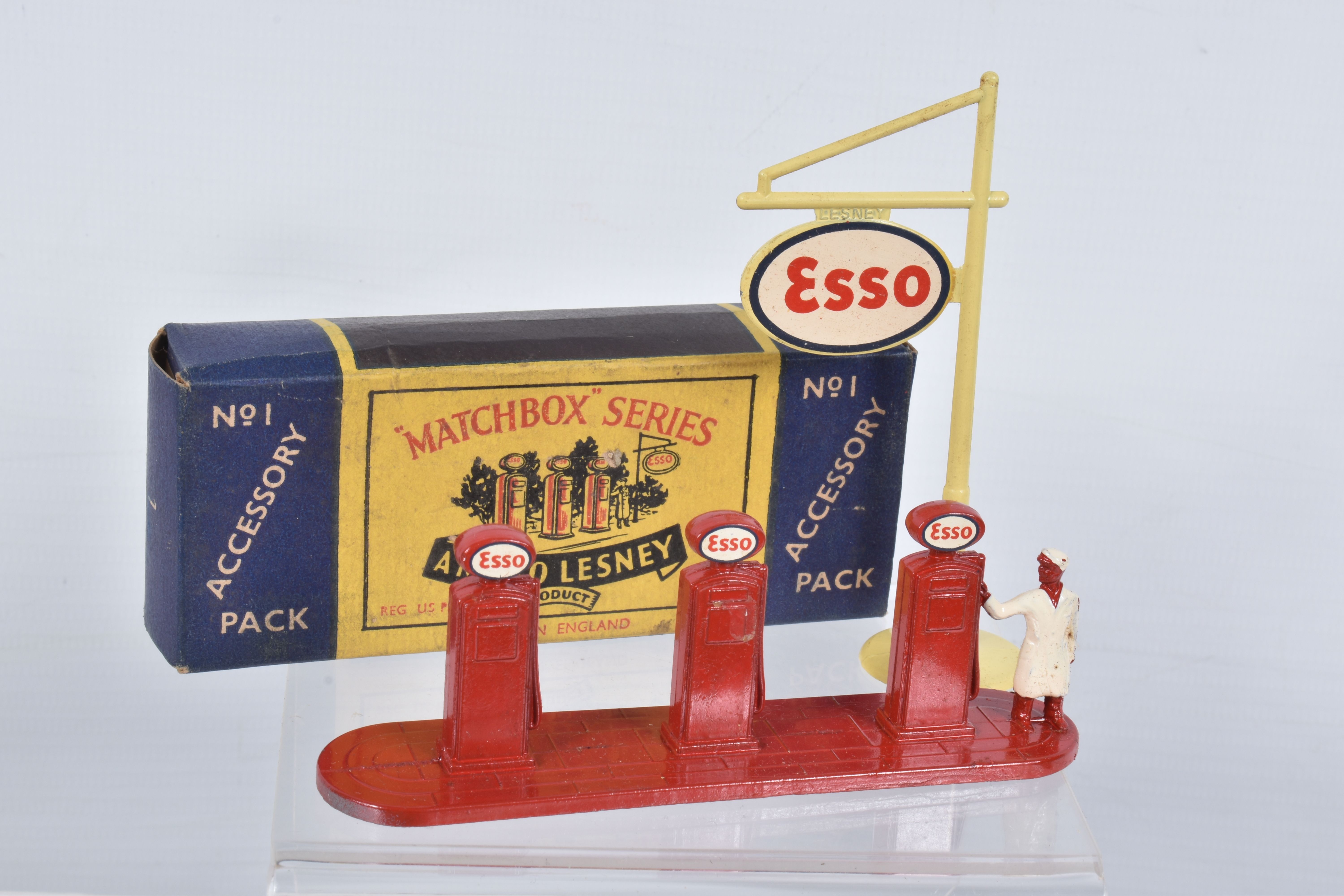 TWO BOXED LESNEY MATCHBOX ACCESSORY PACKS, Esso Petrol Pump set, No.1 and B.P. Garage Pumps and sign - Image 7 of 10