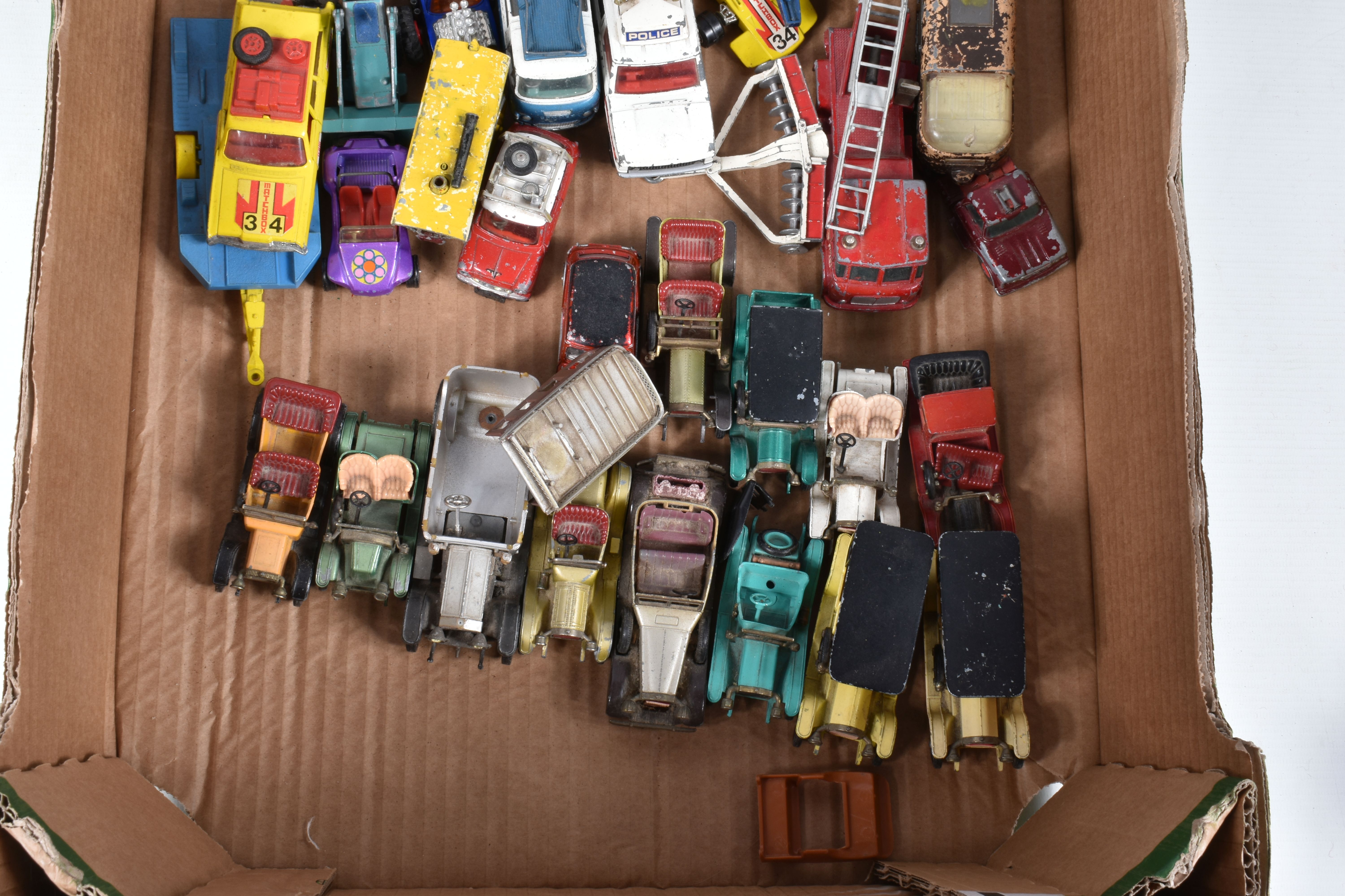 A QUANTITY OF UNBOXED AND ASSORTED PLAYWORN DIECAST VEHICLES, to include Spot-On Volkswagen Beetle - Image 5 of 13