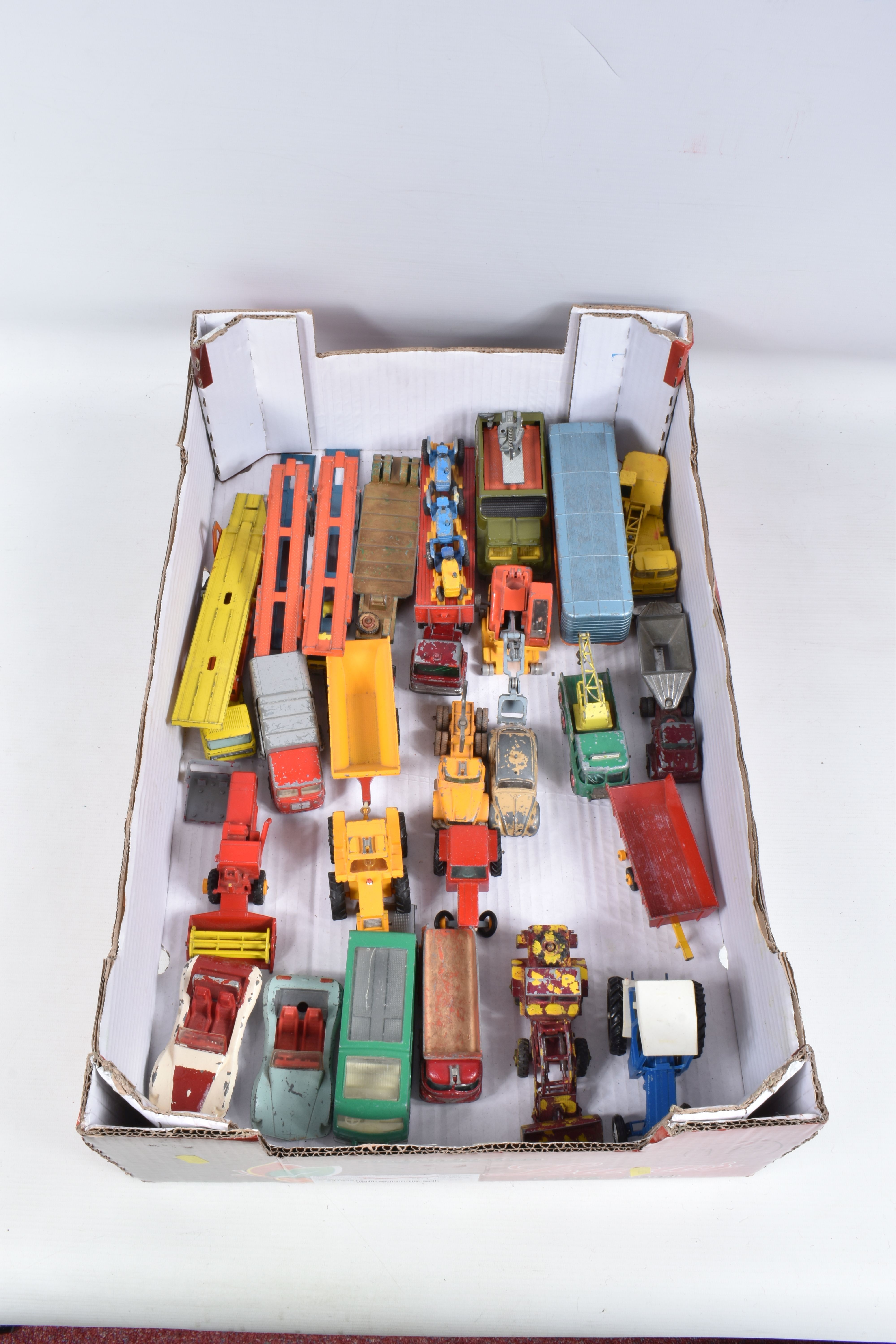 A QUANTITY OF UNBOXED AND ASSORTED PLAYWORN DIECAST VEHICLES, to include Spot-On Volkswagen Beetle - Image 10 of 13