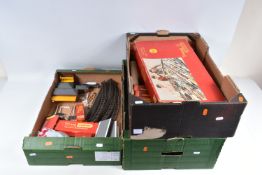 A QUANTITY OF BOXED AND UNBOXED OO GAUGE MODEL RAILWAY ITEMS, to include boxed Tri-ang train set,