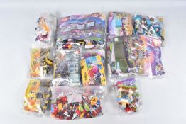 A MIXED SELECTION OF ELEVEN LEGO SETS FROM VARIOUS COLLECTIONS, each individually sealed with some