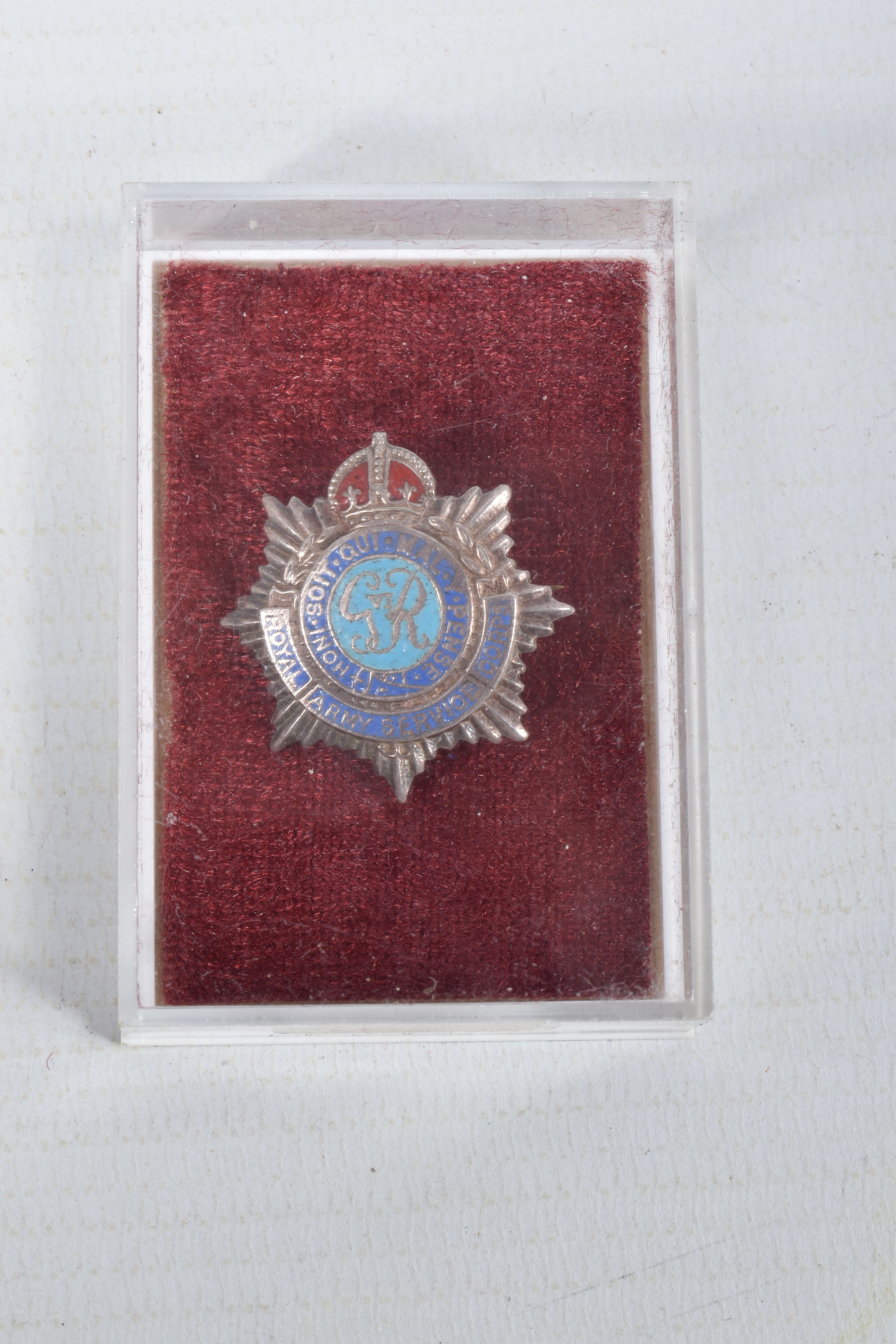 A COLLECTION OF WWI AND WWII BADGES, to include a male and femal ON War service badge, two silver - Image 2 of 16