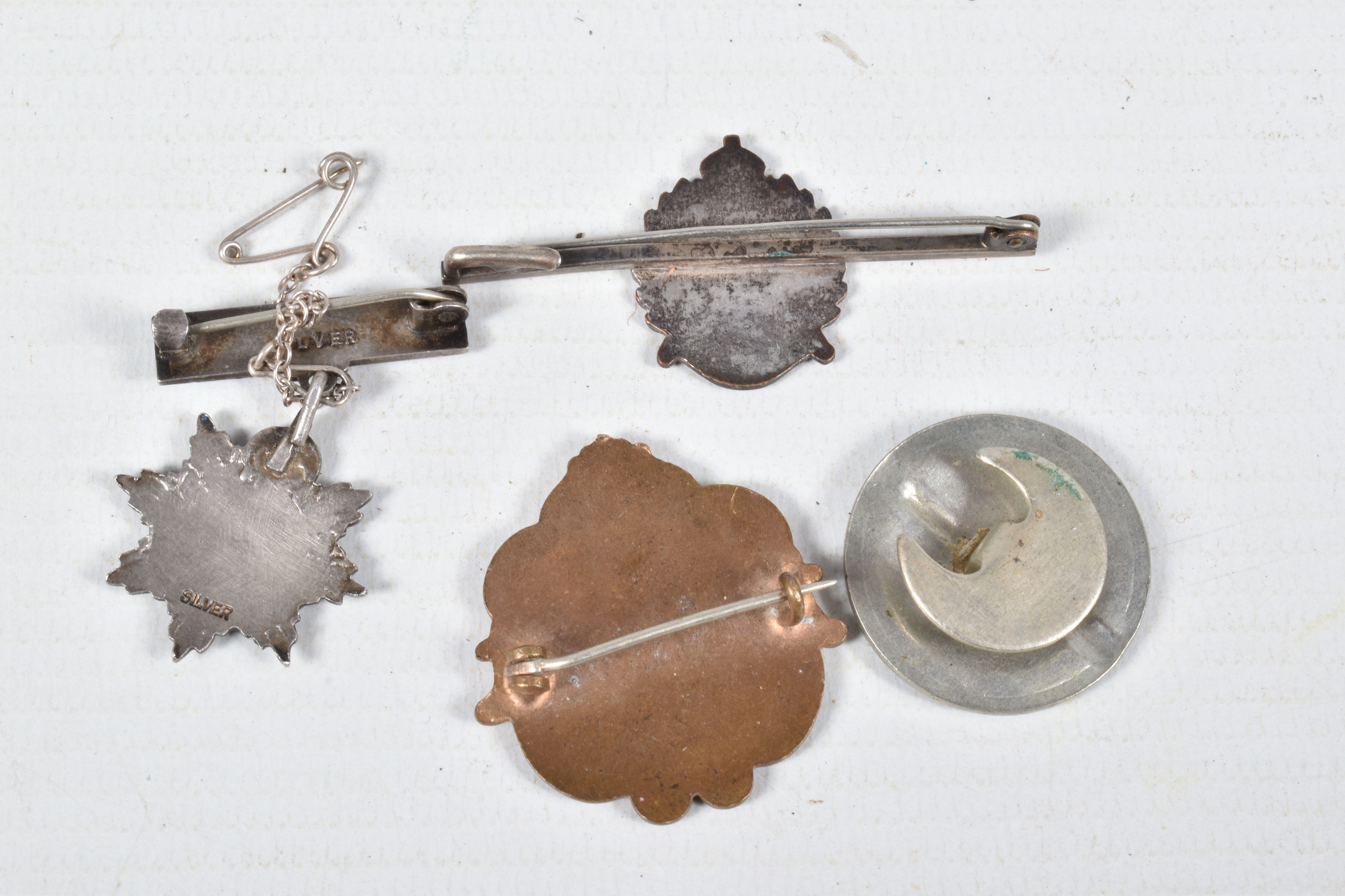 A COLLECTION OF WWI AND WWII BADGES, to include a male and femal ON War service badge, two silver - Image 8 of 16