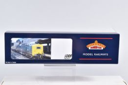 A BOXED OO GAUGE BACHMANN BRANCHLINE MODEL RAILWAY LOCOMOTIVE Class 55 Deltic no. 55008 'The Green