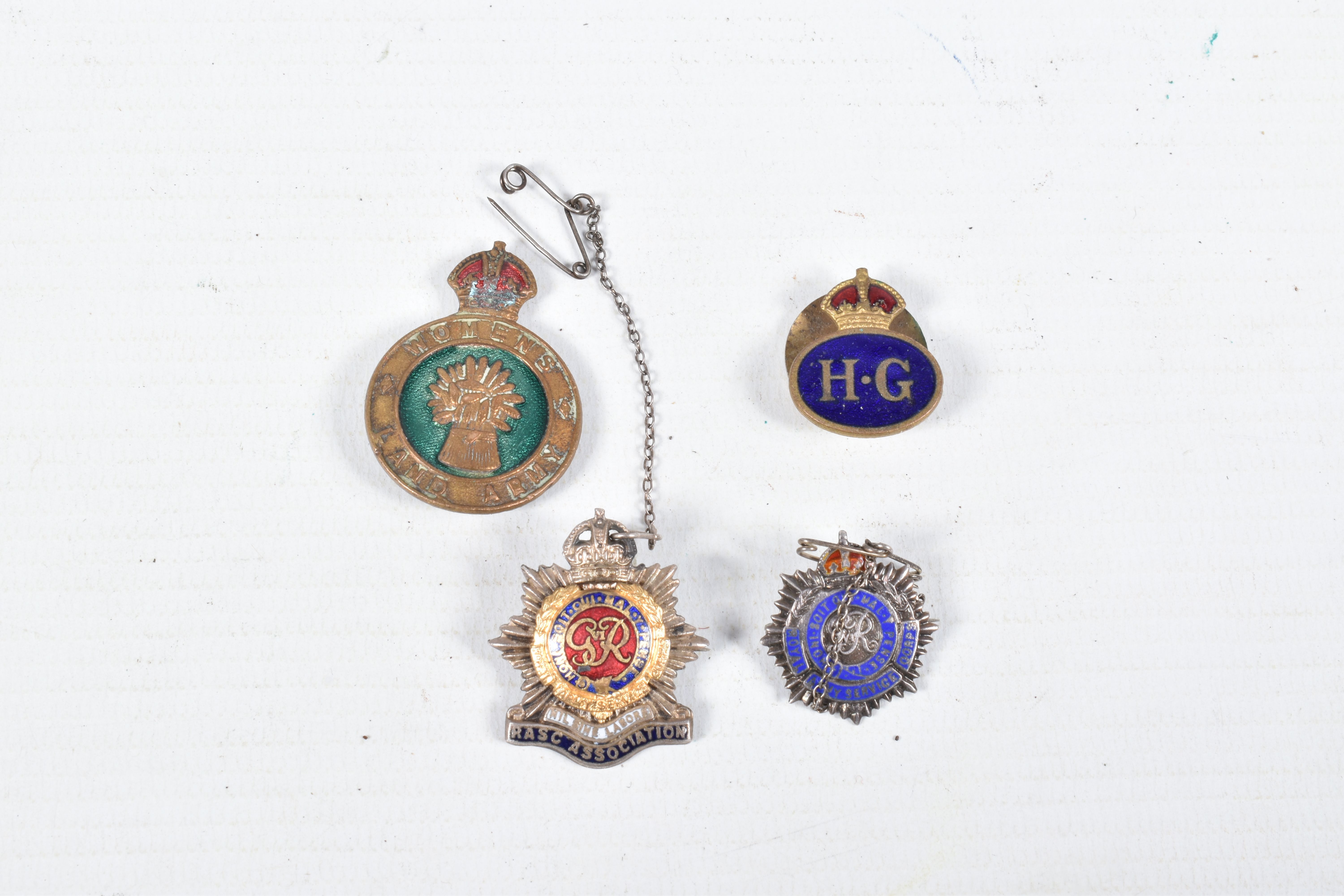 A COLLECTION OF WWI AND WWII BADGES, to include a male and femal ON War service badge, two silver - Image 10 of 16