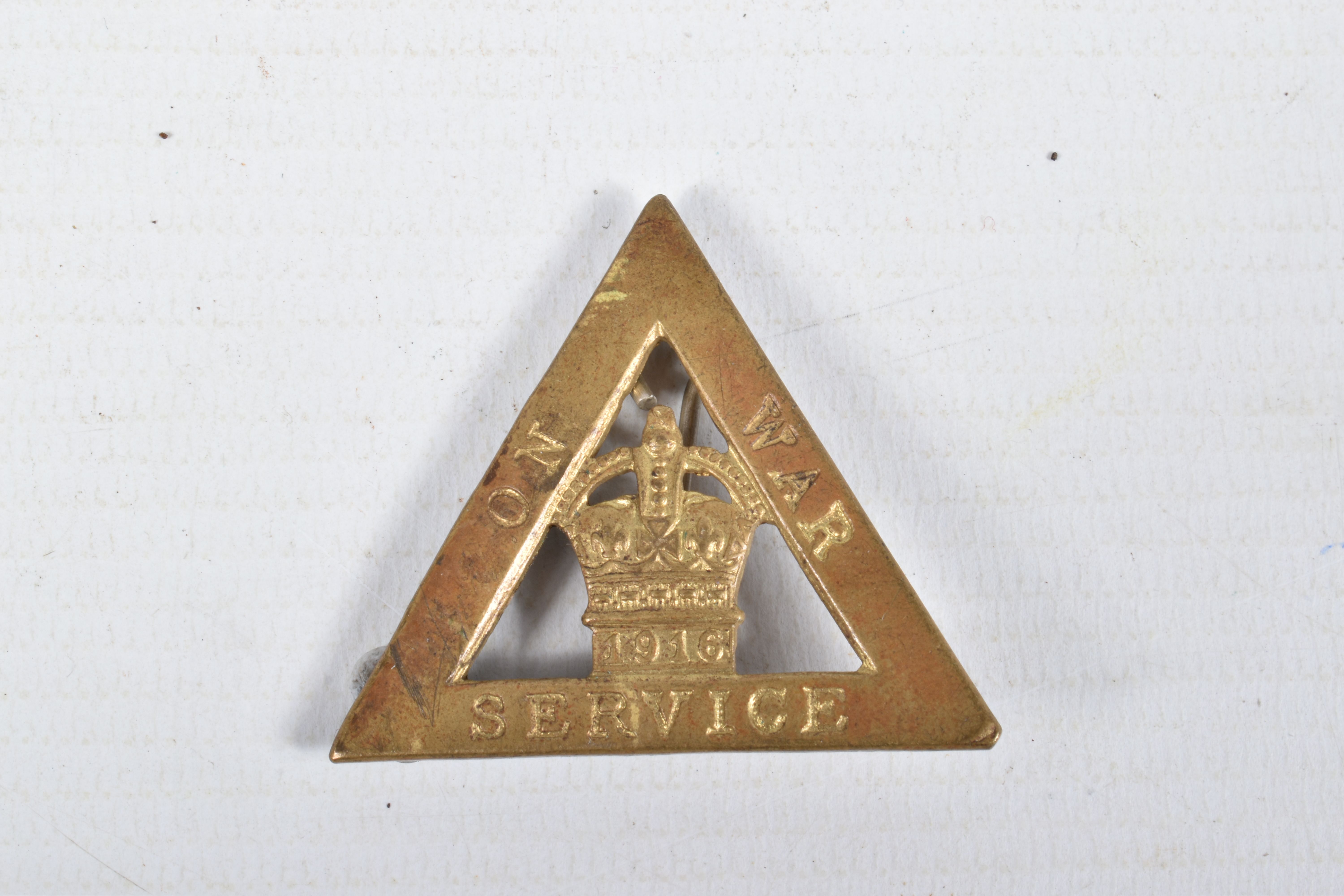 A COLLECTION OF WWI AND WWII BADGES, to include a male and femal ON War service badge, two silver - Image 11 of 16