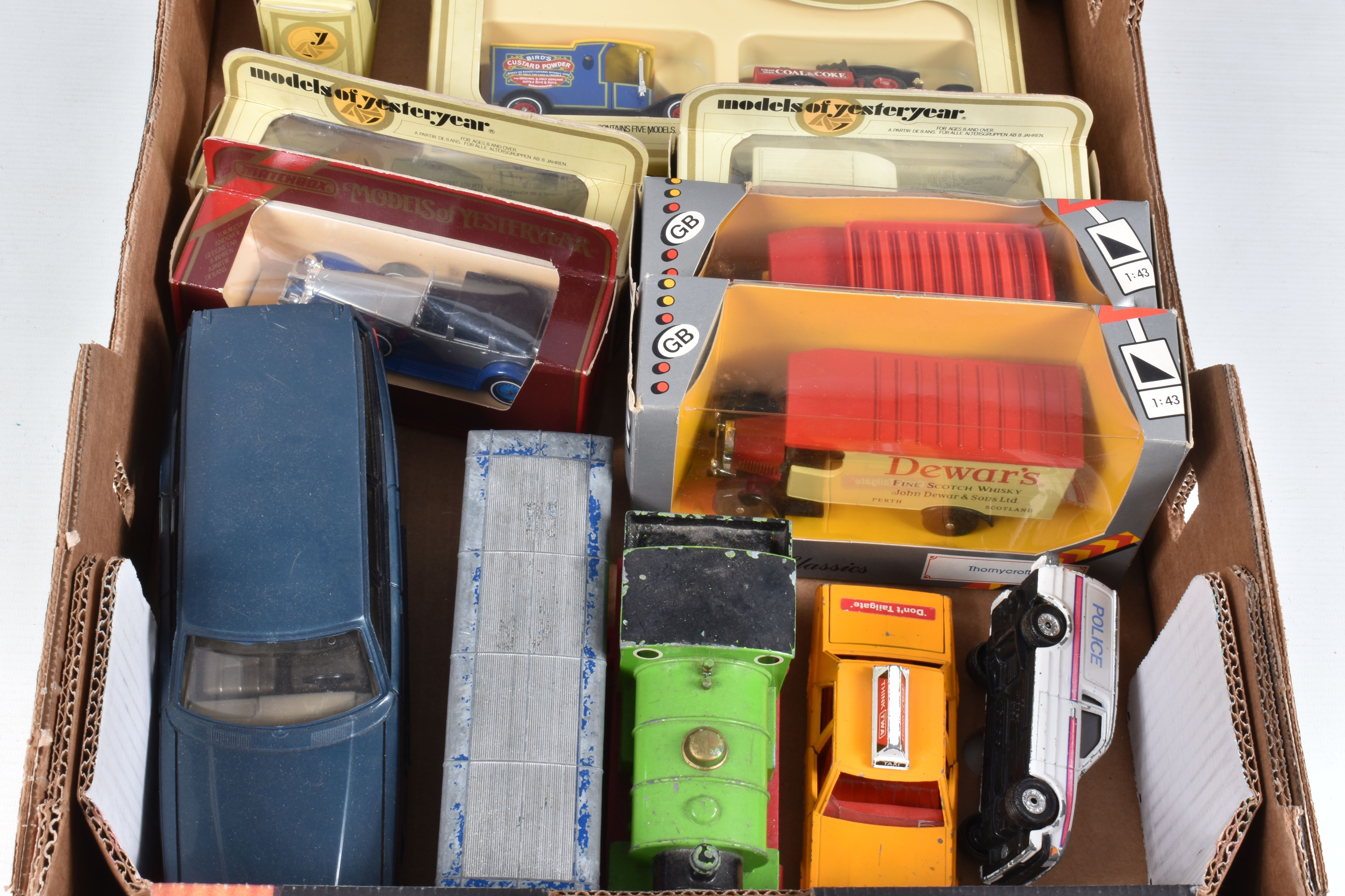 A QUANTITY OF BOXED AND UNBOXED DIECAST VEHICLES, boxed items to include Matchbox Models of - Image 4 of 13
