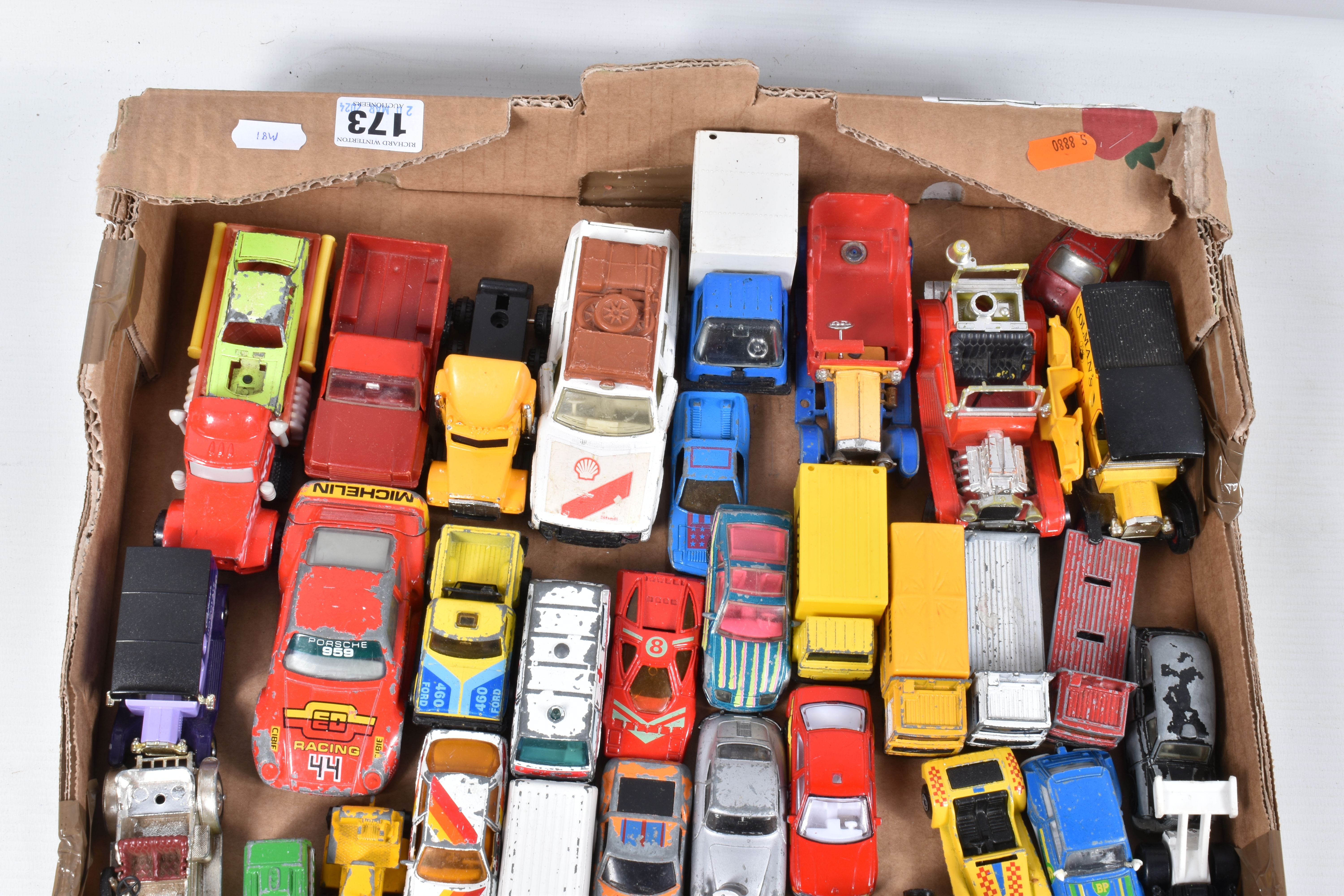 A QUANTITY OF BOXED AND UNBOXED DIECAST VEHICLES, boxed items to include Matchbox Models of - Image 10 of 13