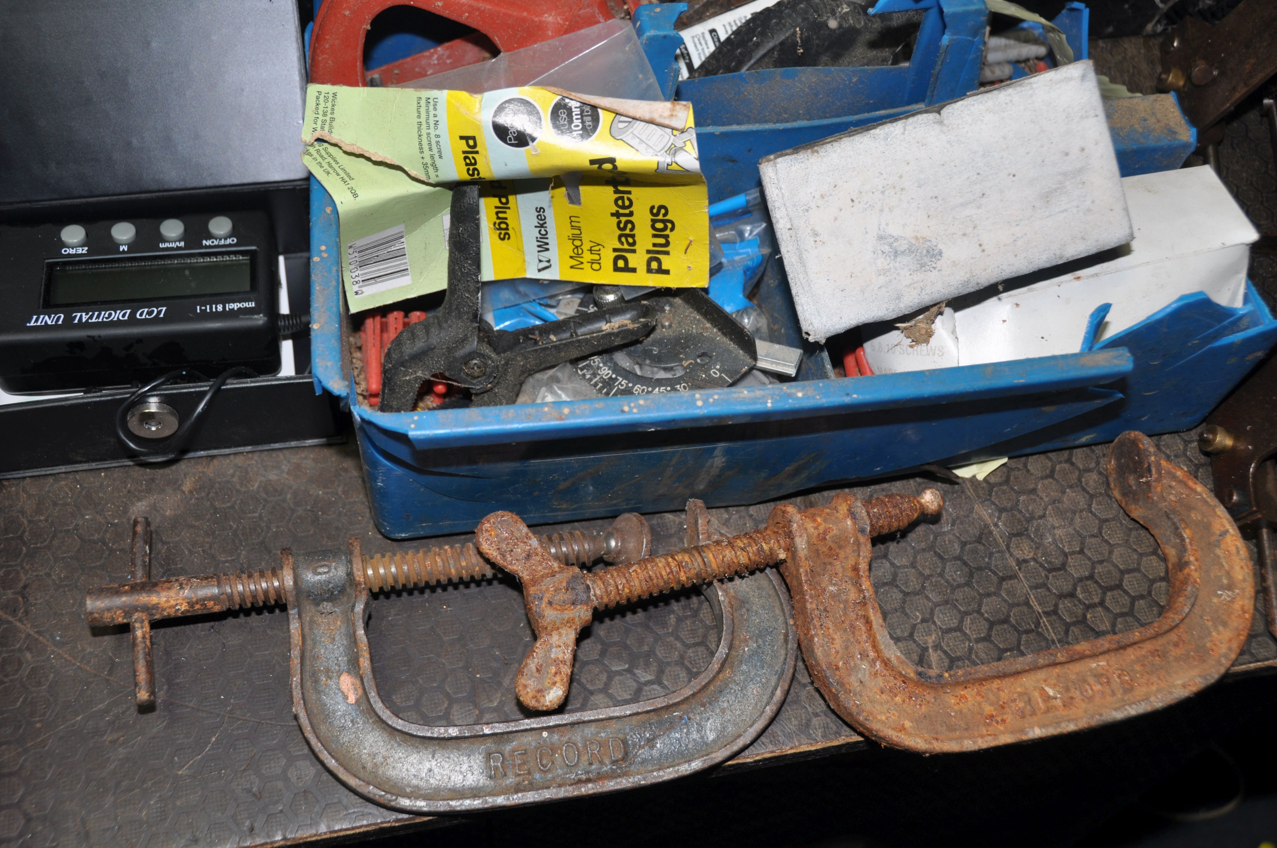 A WOODEN BOX, A TRAY AND TWO PLASTIC BOXES CONTAINING TOOLS including files, rasps, taps and dies - Image 5 of 6