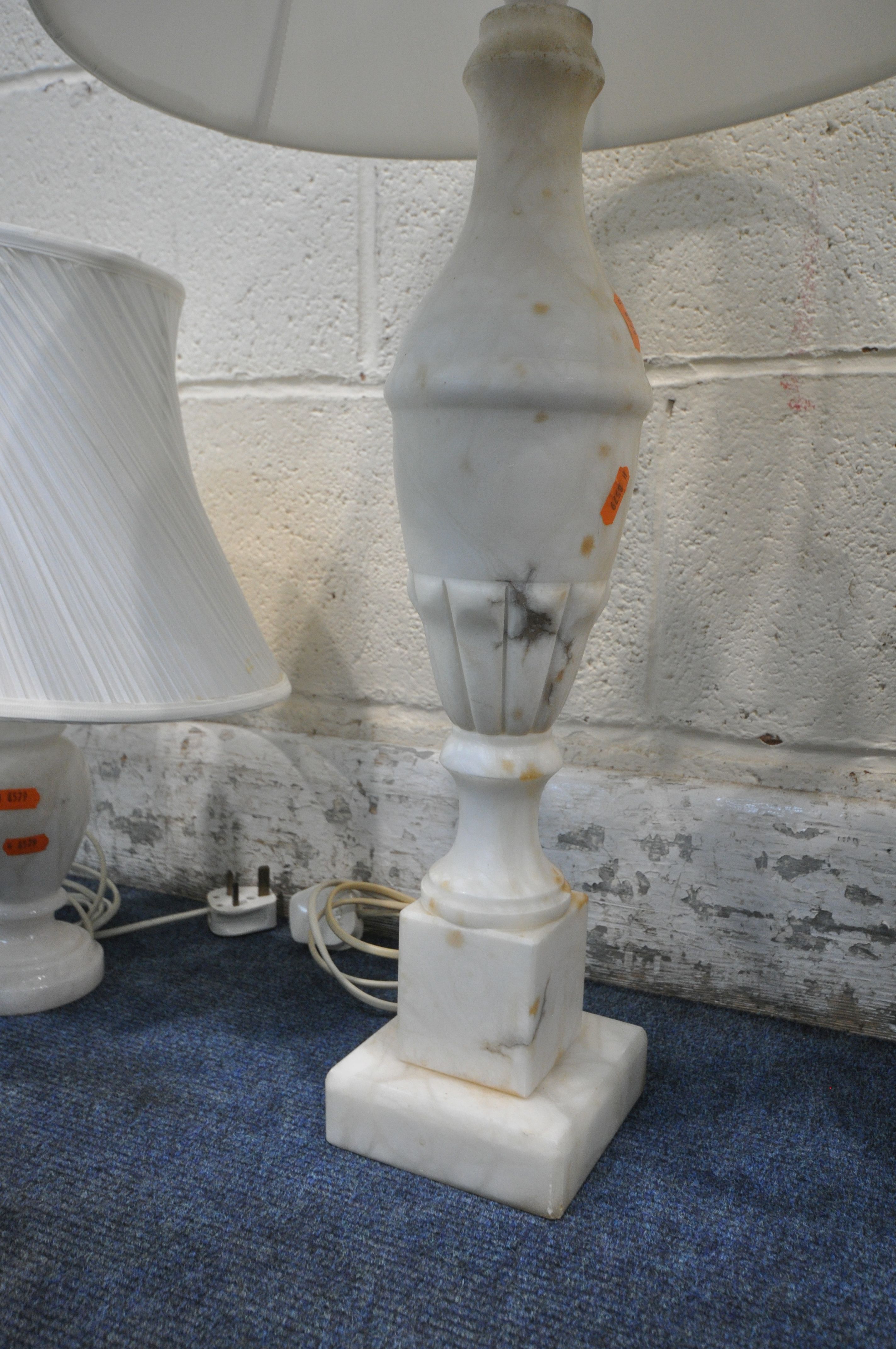 A VARIETY OF TABLE LAMPS, to include a large alabaster table lamp, six other marble/alabaster - Image 2 of 5