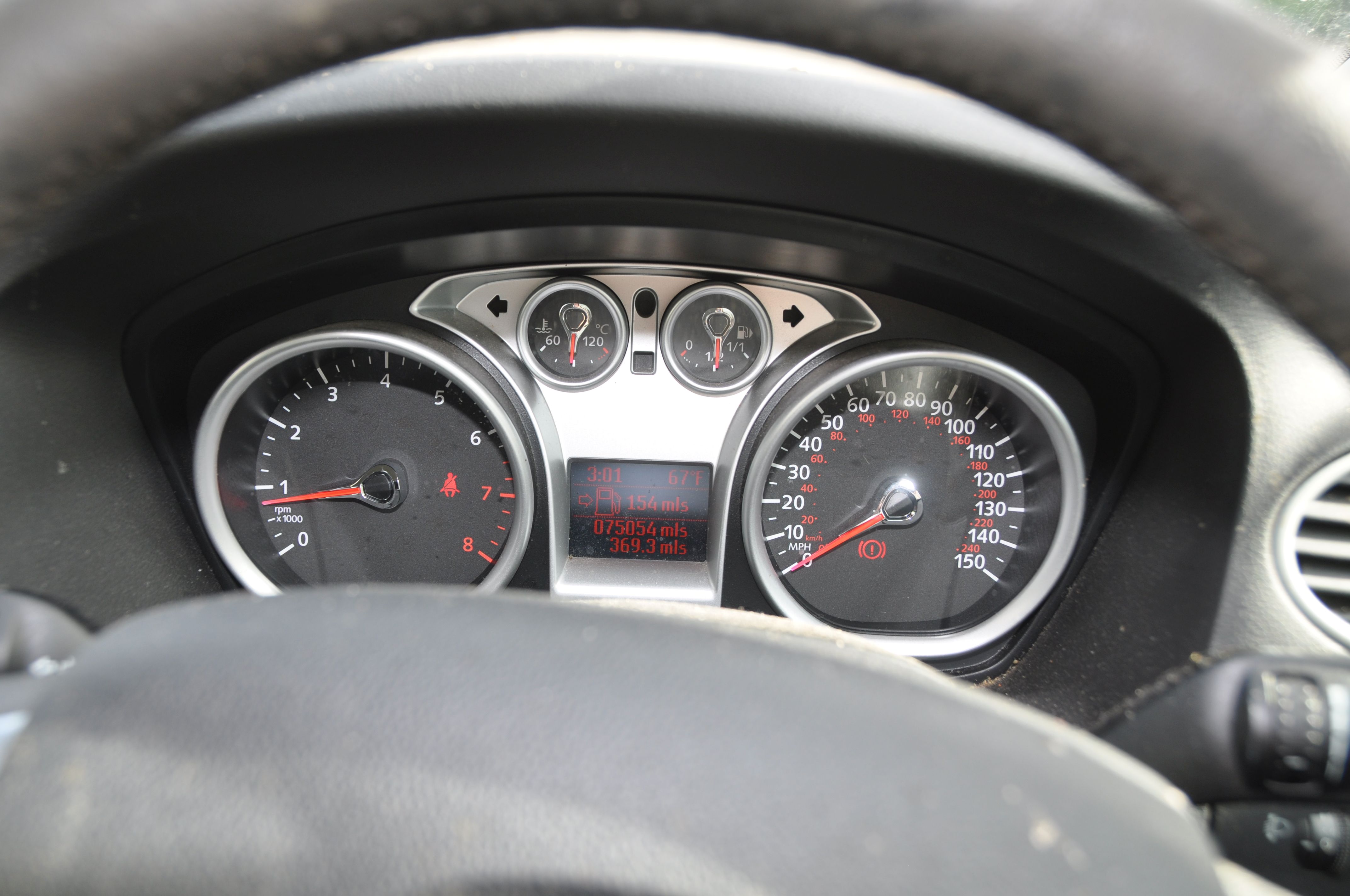 A 2010 FORD FOCUS ZETEC 100 5 door HATCHBACK in silver, first registered 23/07/2010 under number - Image 7 of 14