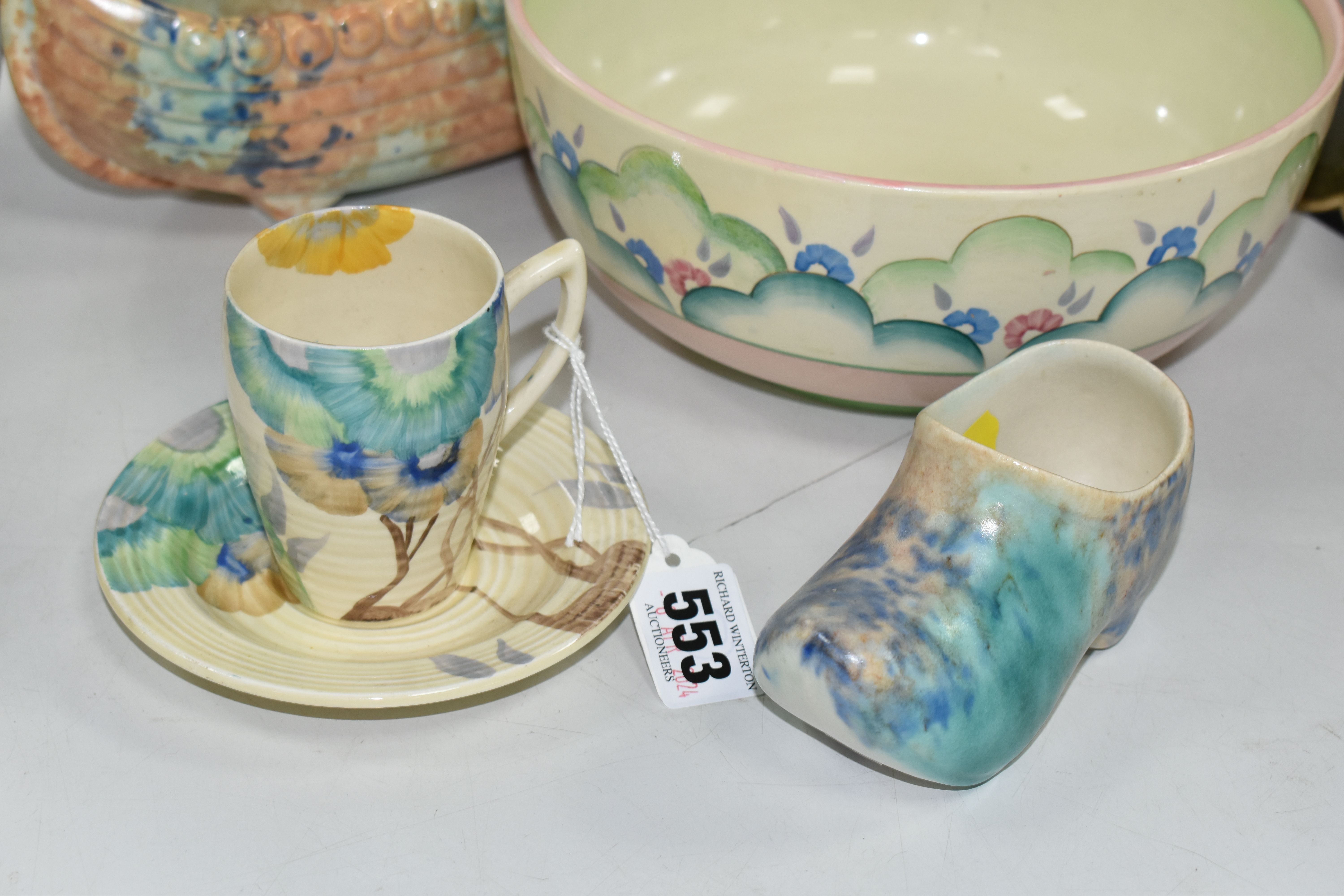 A GROUP OF CLARICE CLIFF AND SHORTER & SONS POTTERY, comprising a 'Clouds' design bowl, pink and - Bild 2 aus 9