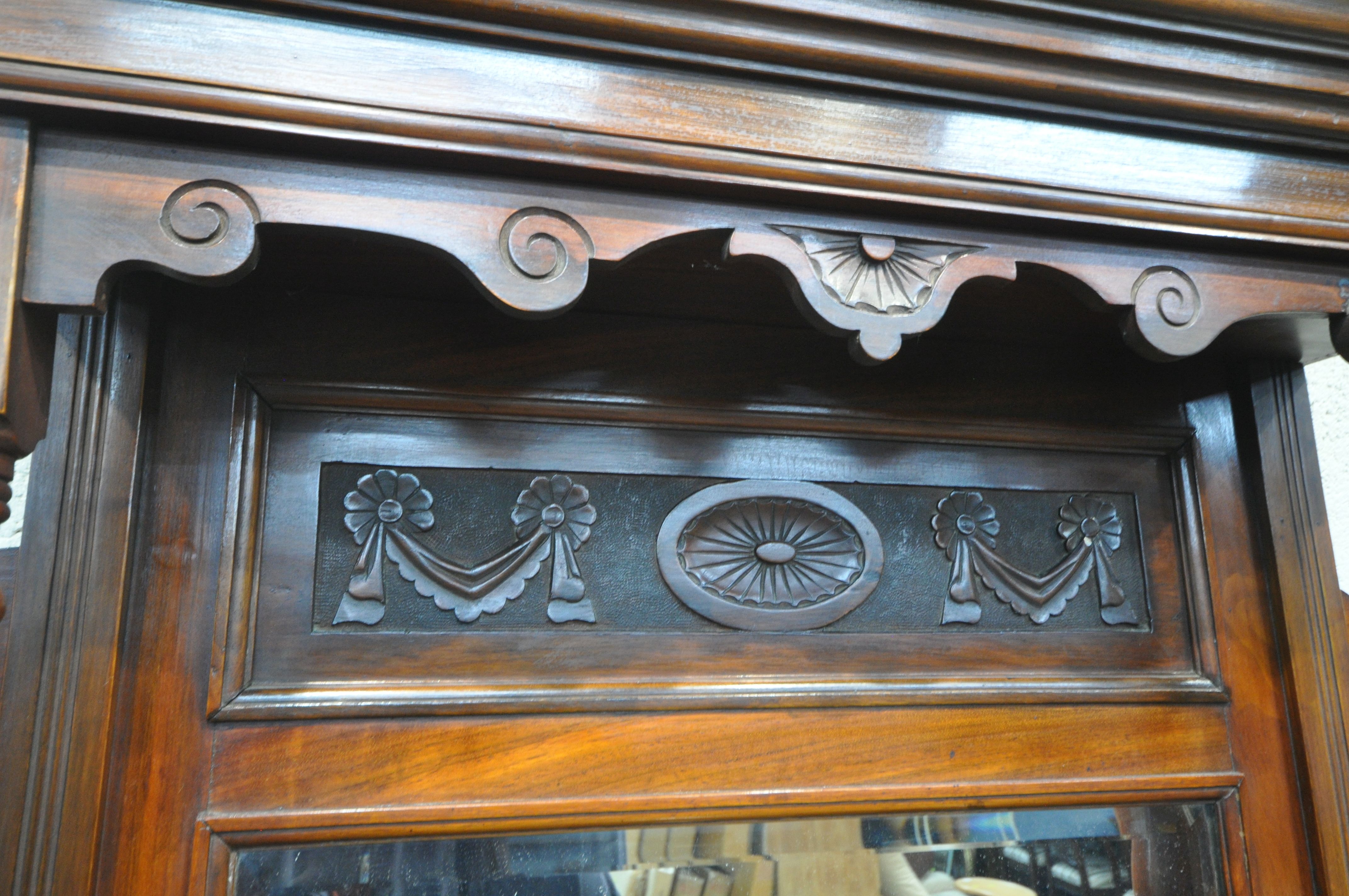 AN EDWARDIAN MAHOGANY MIRROR BACK SIDEBOARD, the top with three bevelled mirror plates, scrolled and - Image 3 of 6