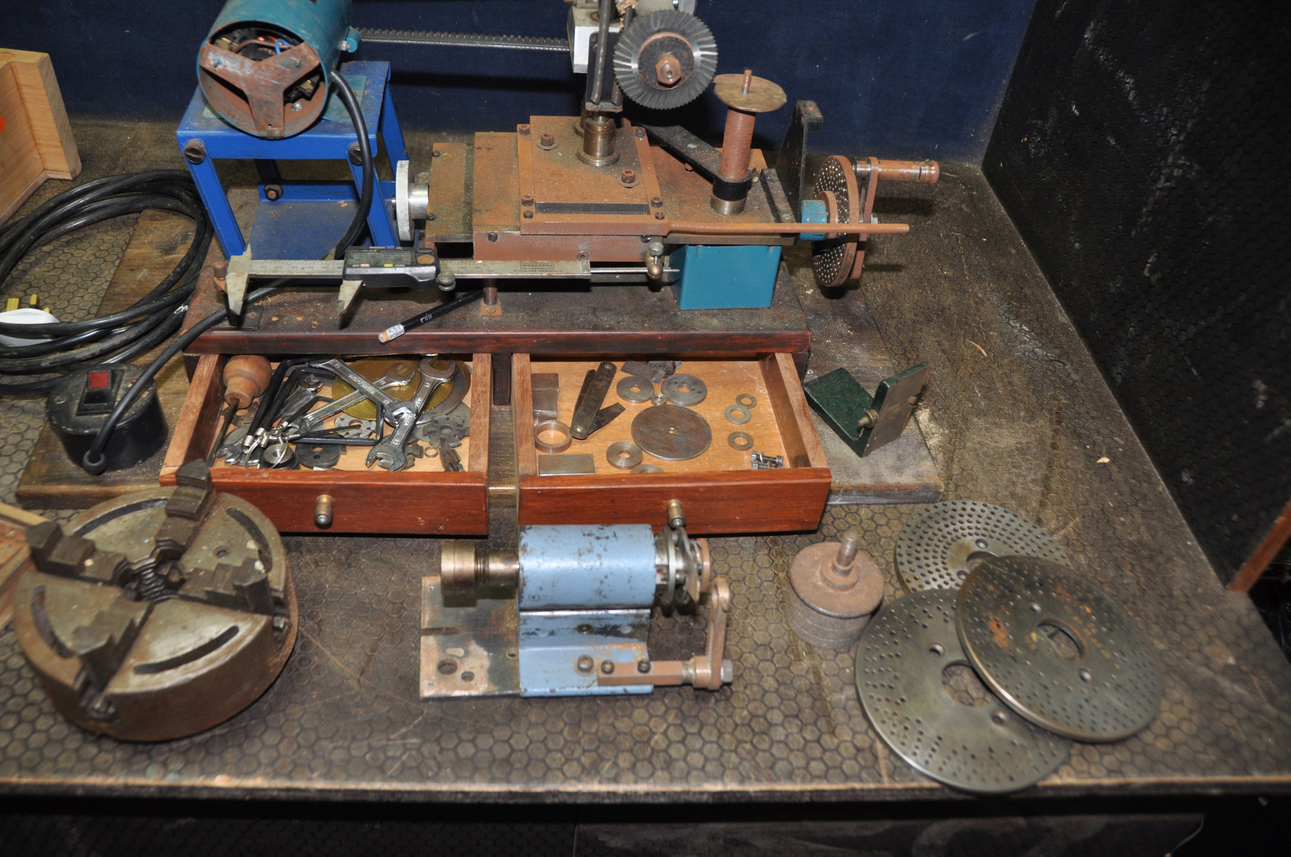 A BESPOKE CLOCKMAKERS COG CUTTER (PAT pass and working) with spare clocking discs, a manual - Image 2 of 5