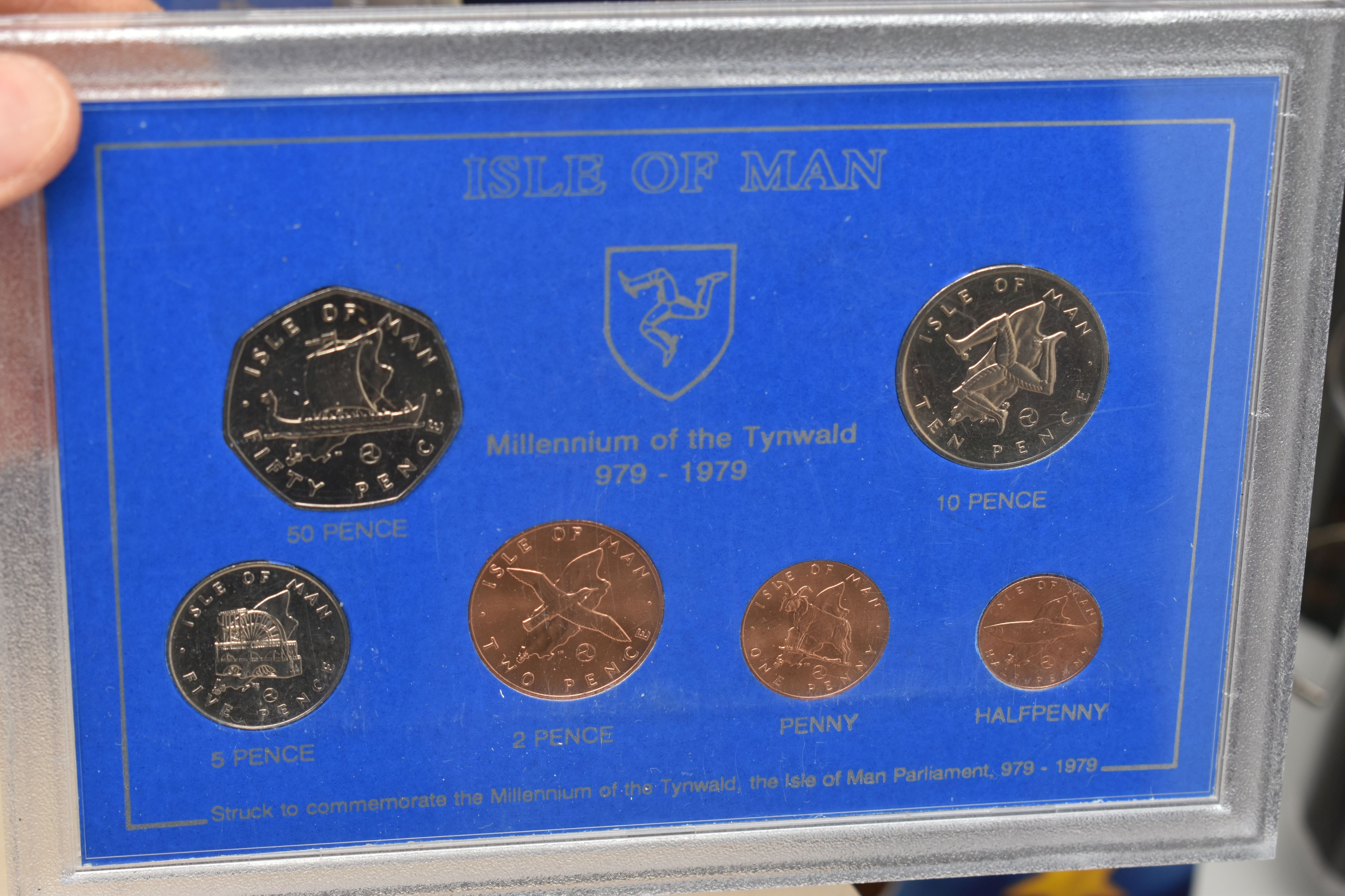 A PLASIC STORAGE BOX OF WORLD COINAGE, to include a volume by The Franklin Mint, Great Historic - Bild 5 aus 29