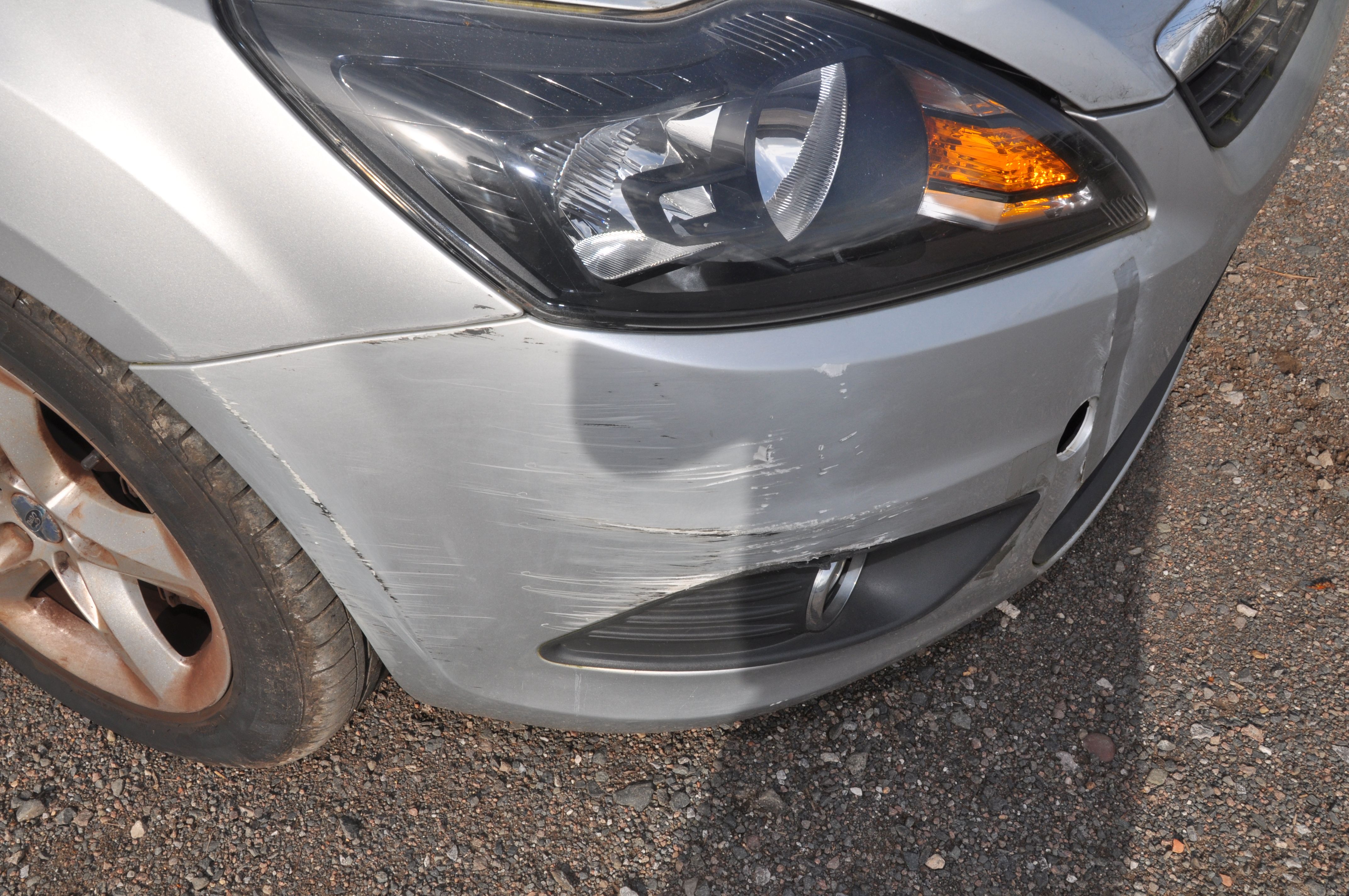 A 2010 FORD FOCUS ZETEC 100 5 door HATCHBACK in silver, first registered 23/07/2010 under number - Image 9 of 14