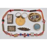 A BAG OF ASSORTED ITEMS, to include a gold plated oval open work brooch, set with two oval cut