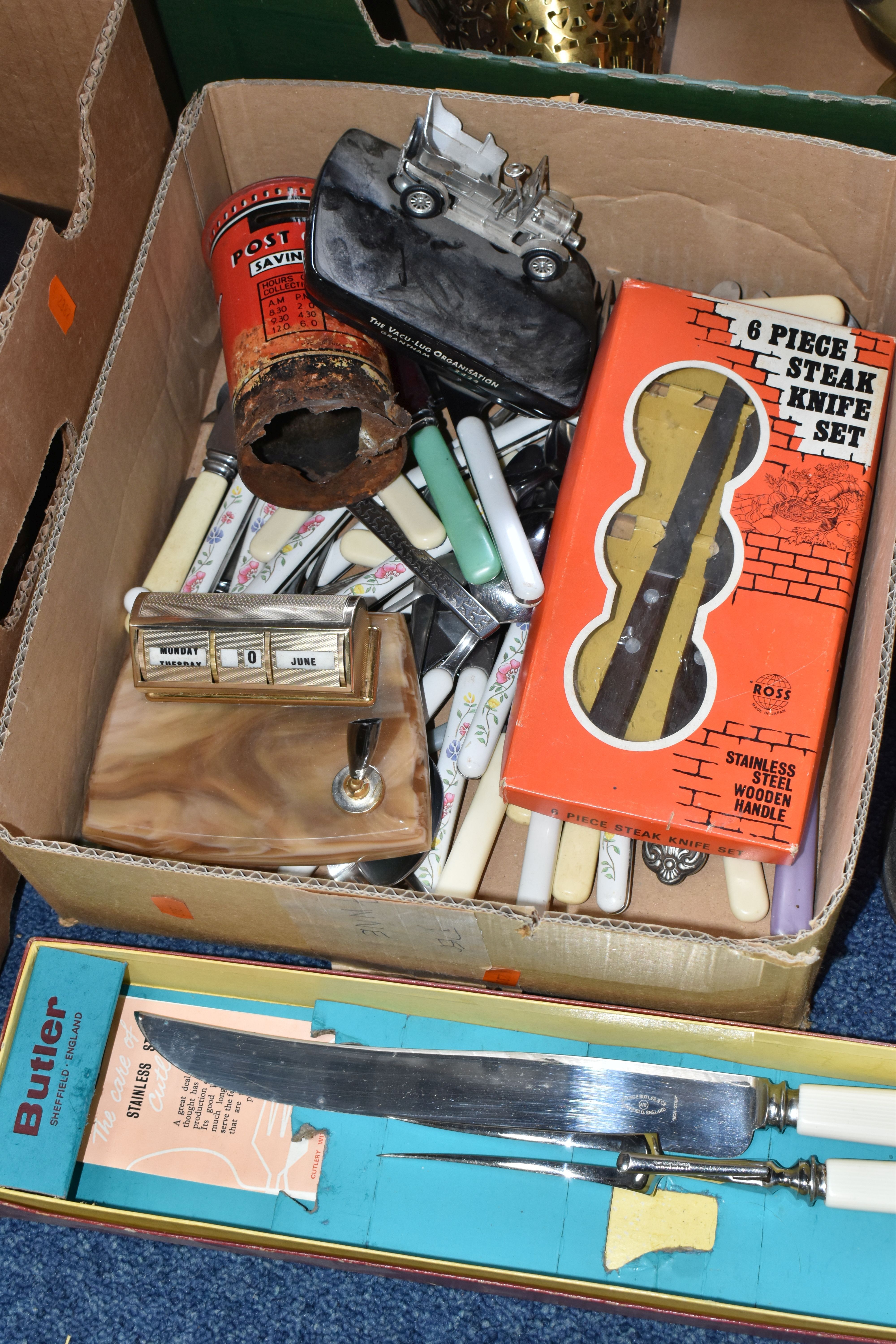 FOUR BOXES AND LOOSE MISCELLANEOUS SUNDRIES, to include a Praktica LTL camera, a Zenith Lomo camera, - Image 3 of 11