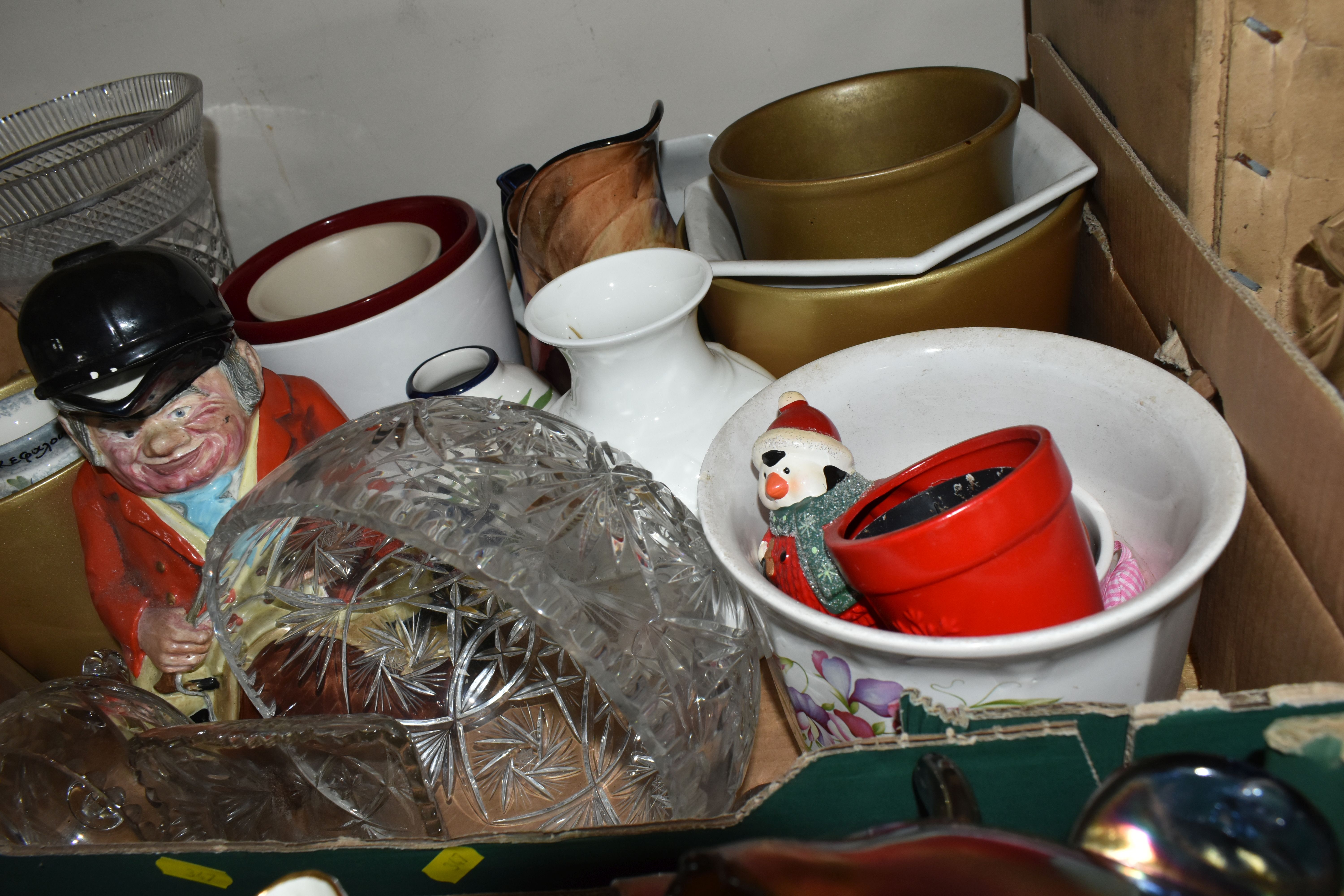 FIVE BOXES AND LOOSE CERAMICS AND GLASS WARE, to include a boxed mid twentieth century glass - Image 10 of 14