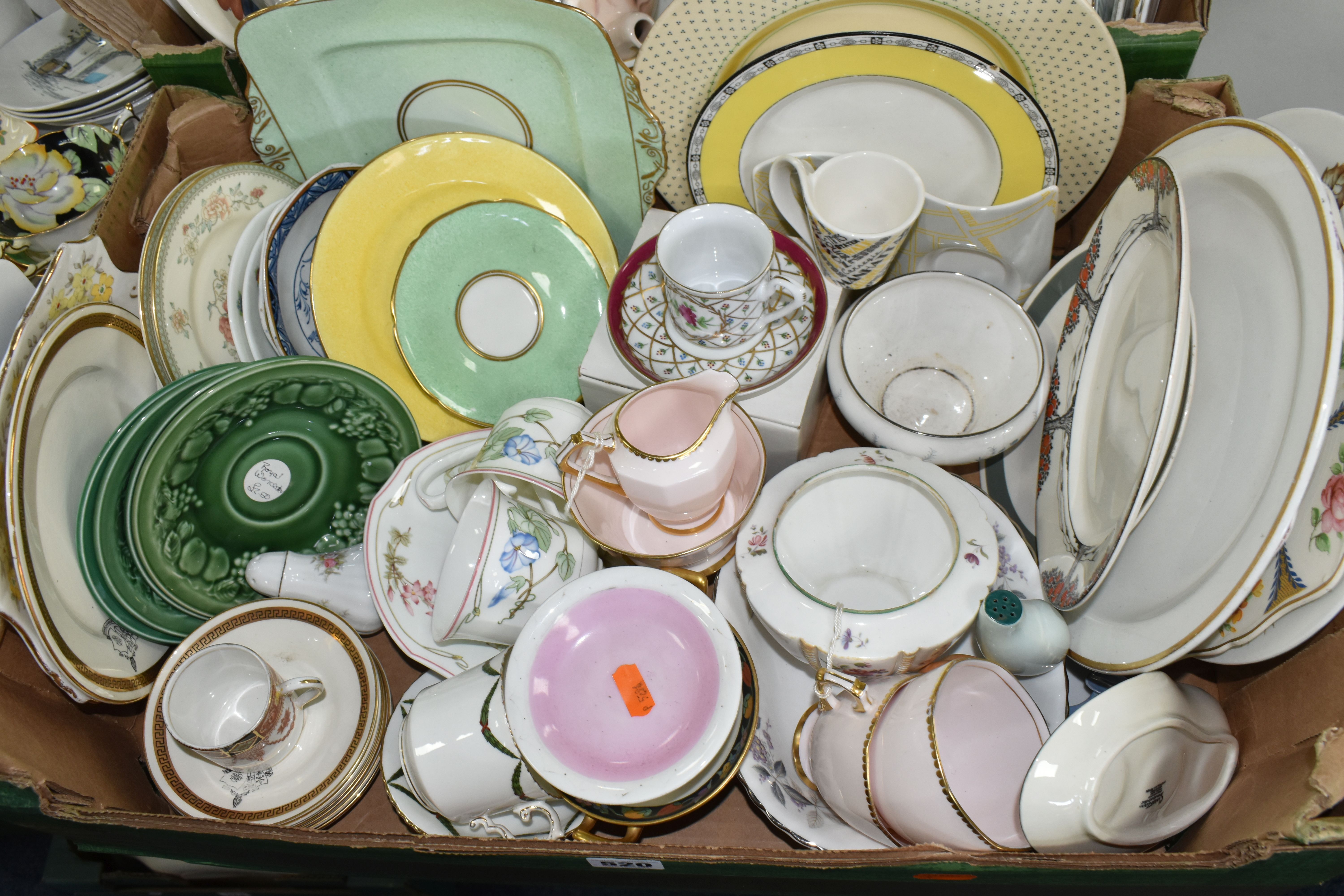 THREE BOXES OF NAMED PART TEAWARE, to include pink and gilt edged Tuscan tea cups, milk and sugar - Bild 2 aus 4