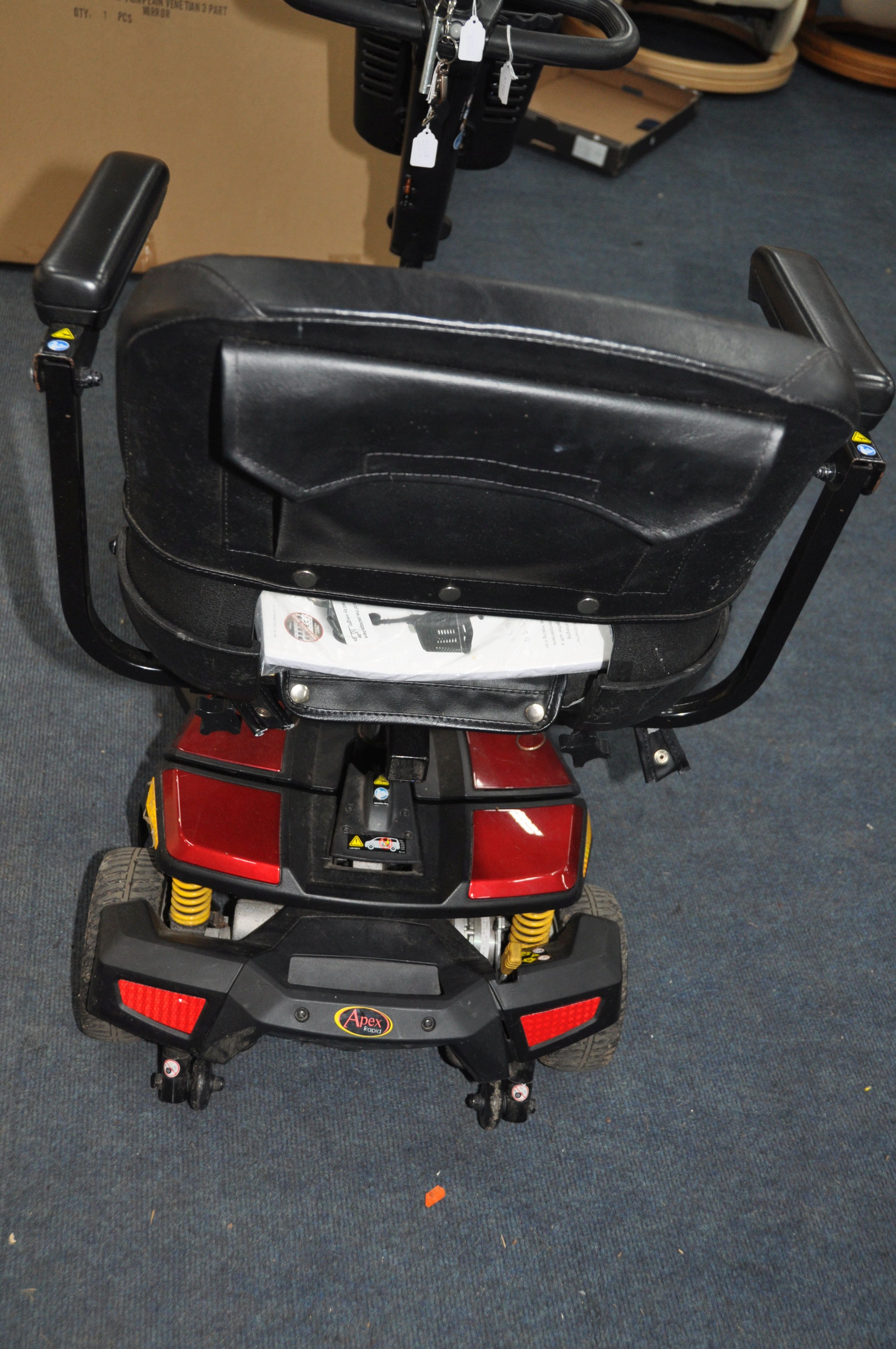 A GO GO ELITE TRAVELLER LX MOBILITY SCOOTER with charger front basket and spare colour change panels - Image 4 of 5