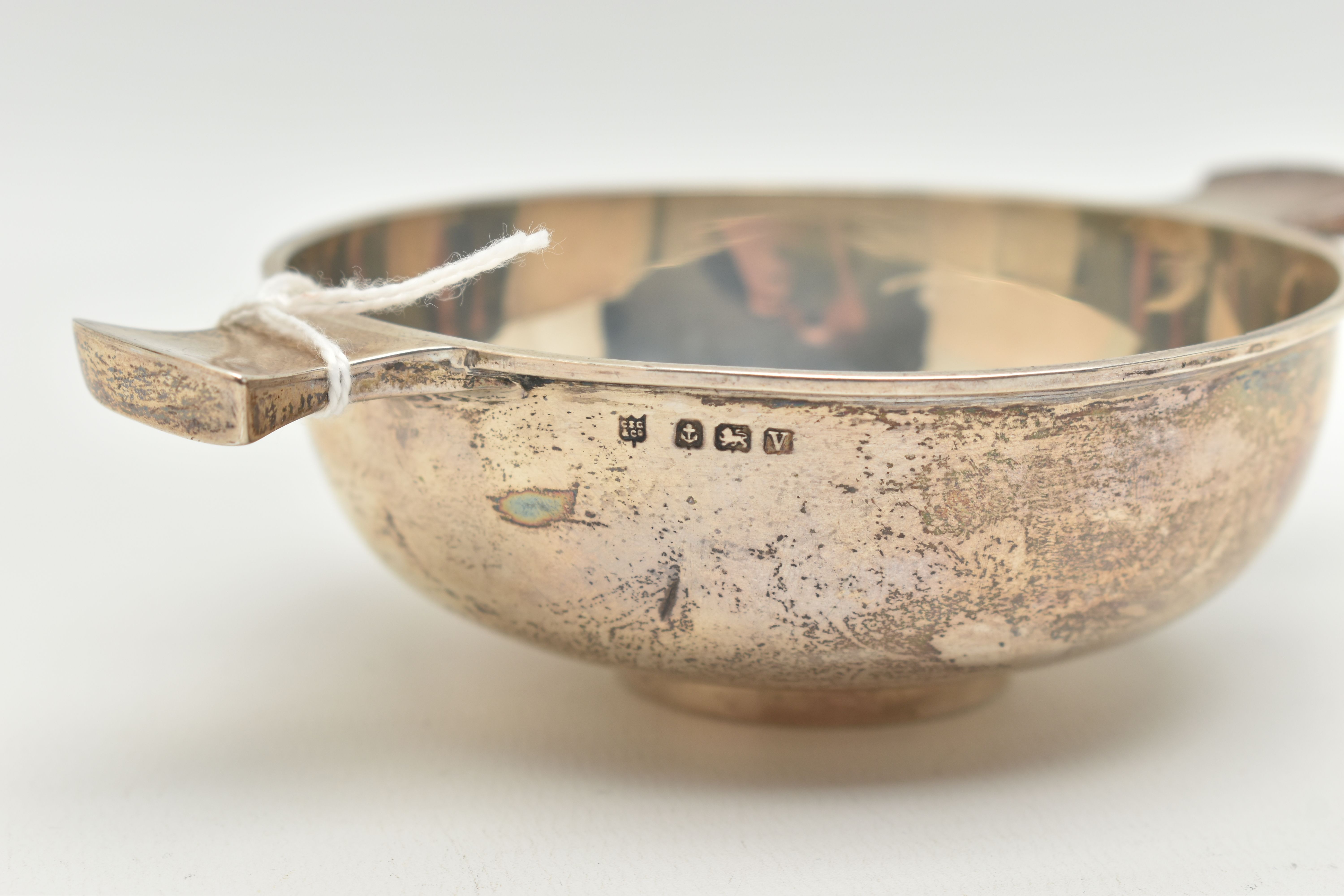 A GEORGE V SILVER QUAICH, a silver twin handled quaich bowl, plain polished design, with a raised - Image 3 of 5