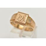 A GENTS 9CT GOLD SIGNET RING, engraved square signet with Greek key pattern, foliate pattern to