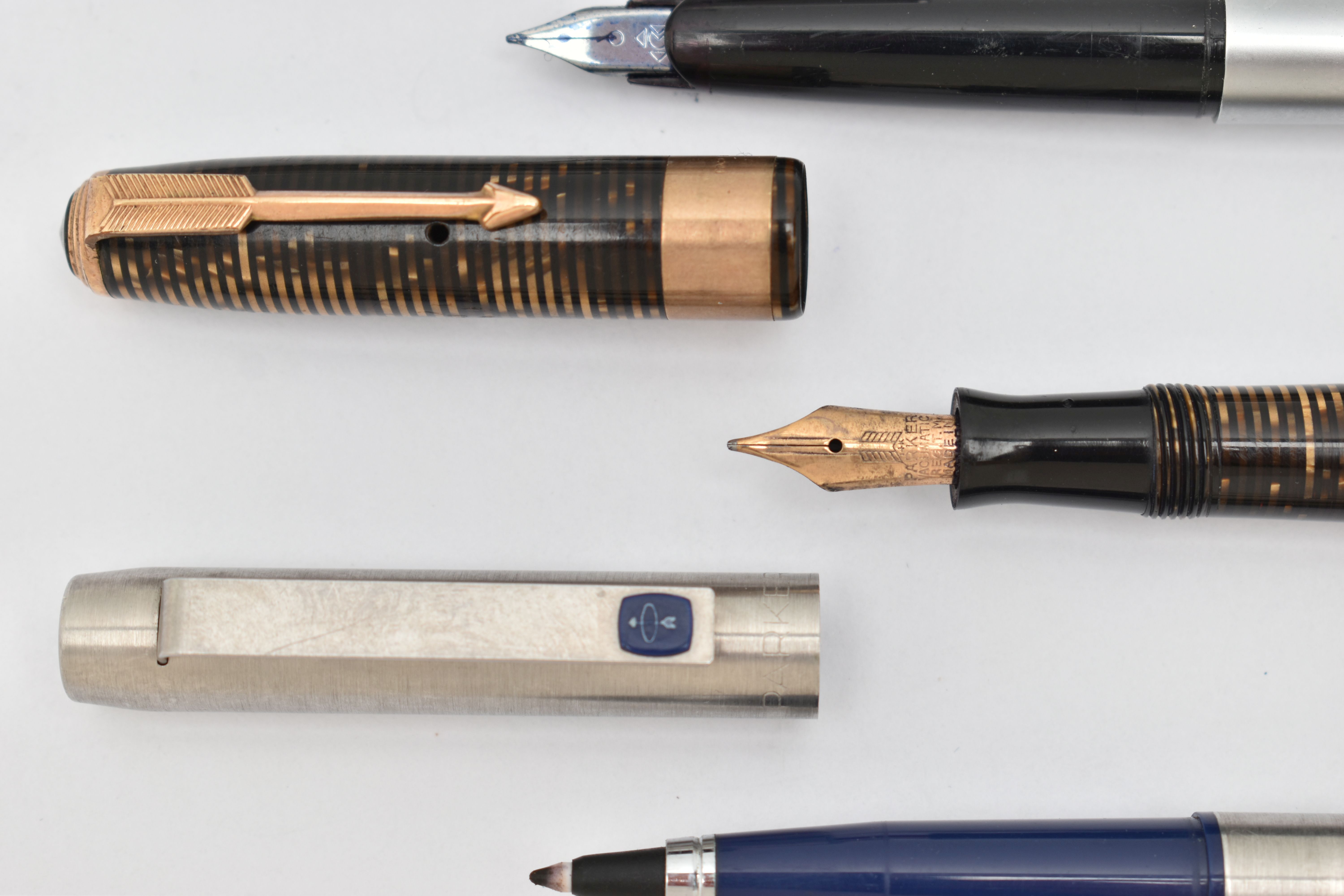 THREE PENS, the first a 'Parker' fountain pen, fitted with a nib stamped 14k, 9ct gold collar to the - Bild 2 aus 2