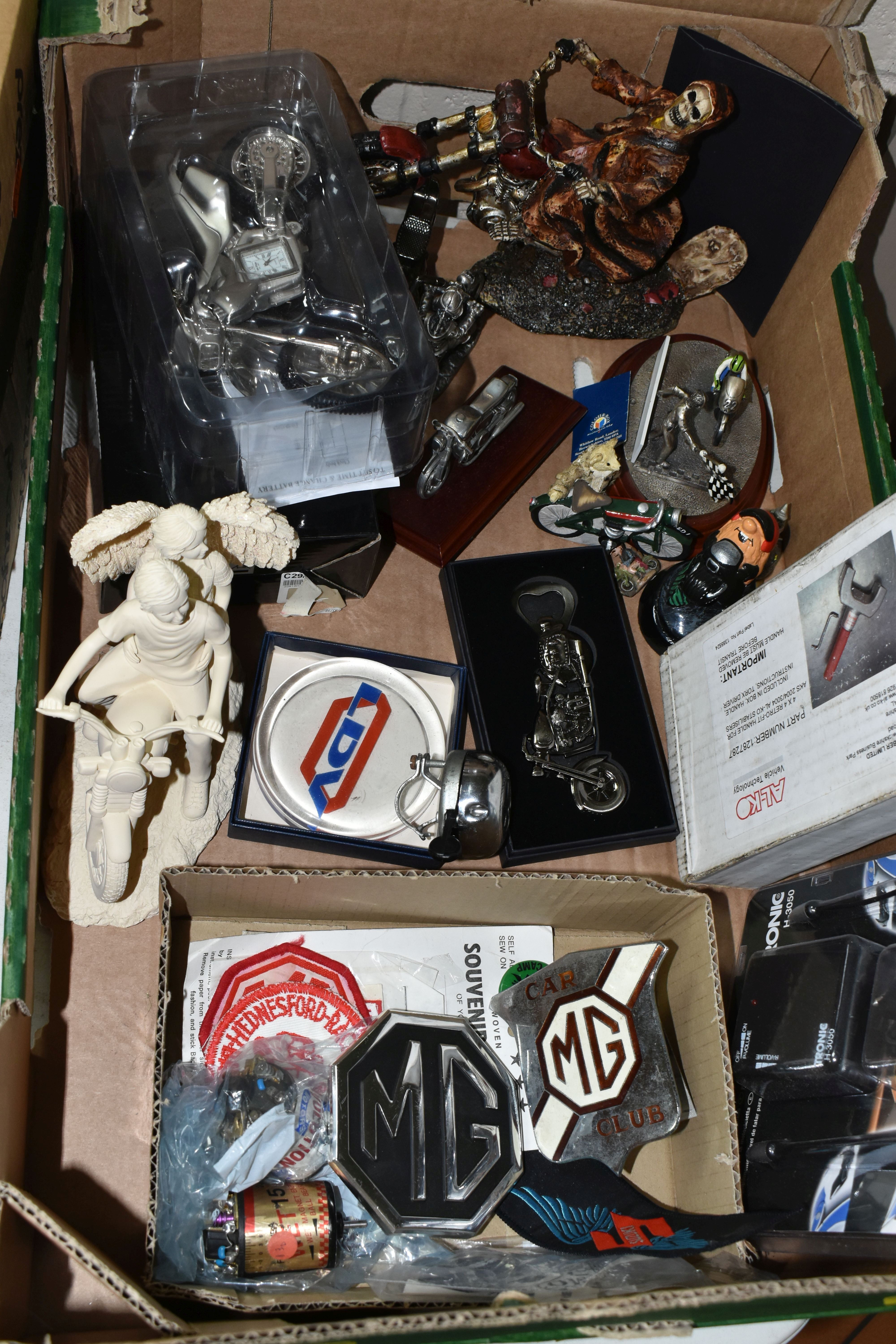 TWO BOXES AND LOOSE MOTORING AND MOTORBIKE INTEREST ITEMS, including a Swagman throw over double - Image 2 of 13