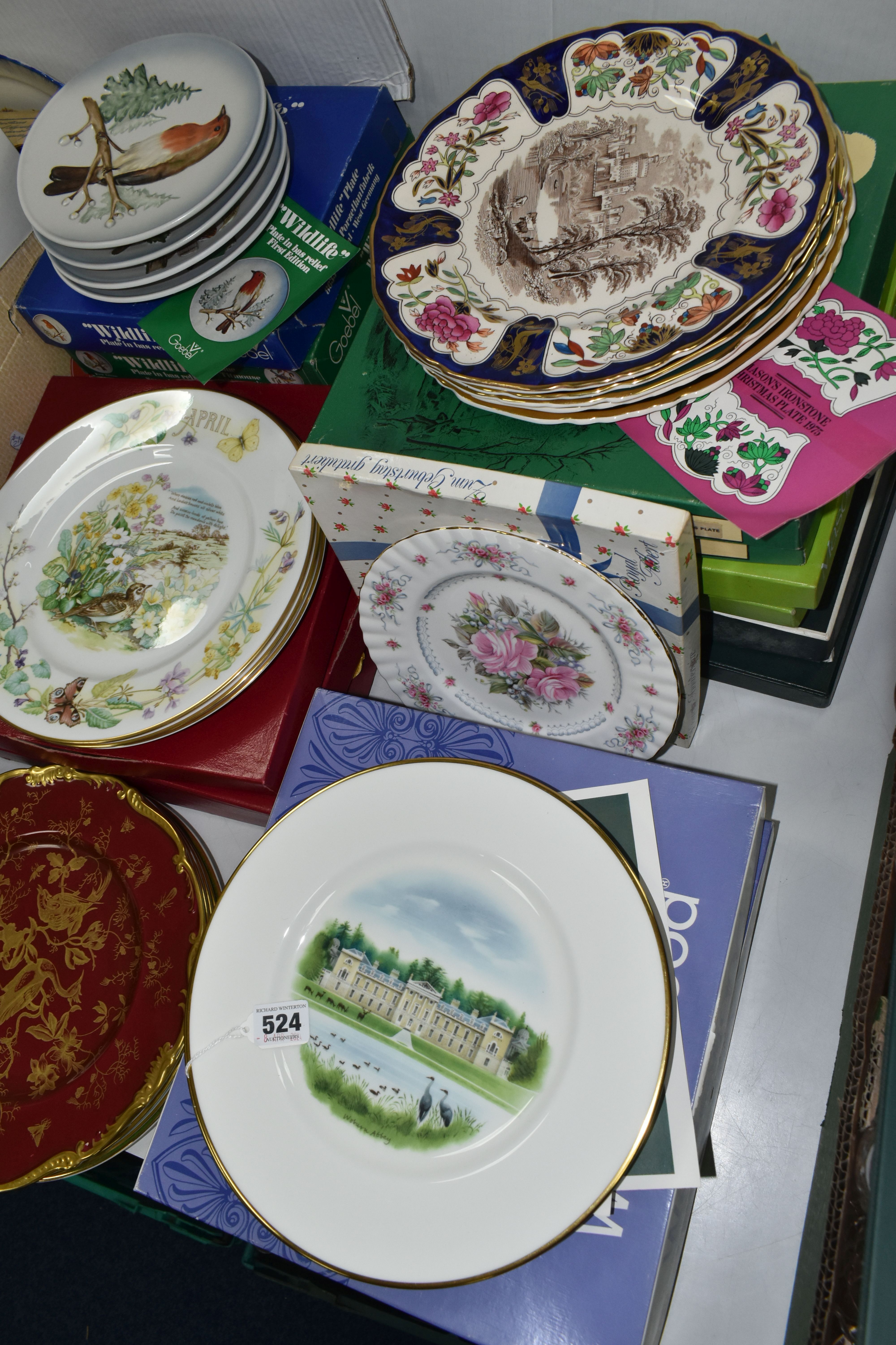 ONE BOX AND LOOSE ROYAL COMMEMORATIVE ITEMS AND COLLECTOR'S PLATES, to include two boxed wedgwood ' - Image 2 of 8