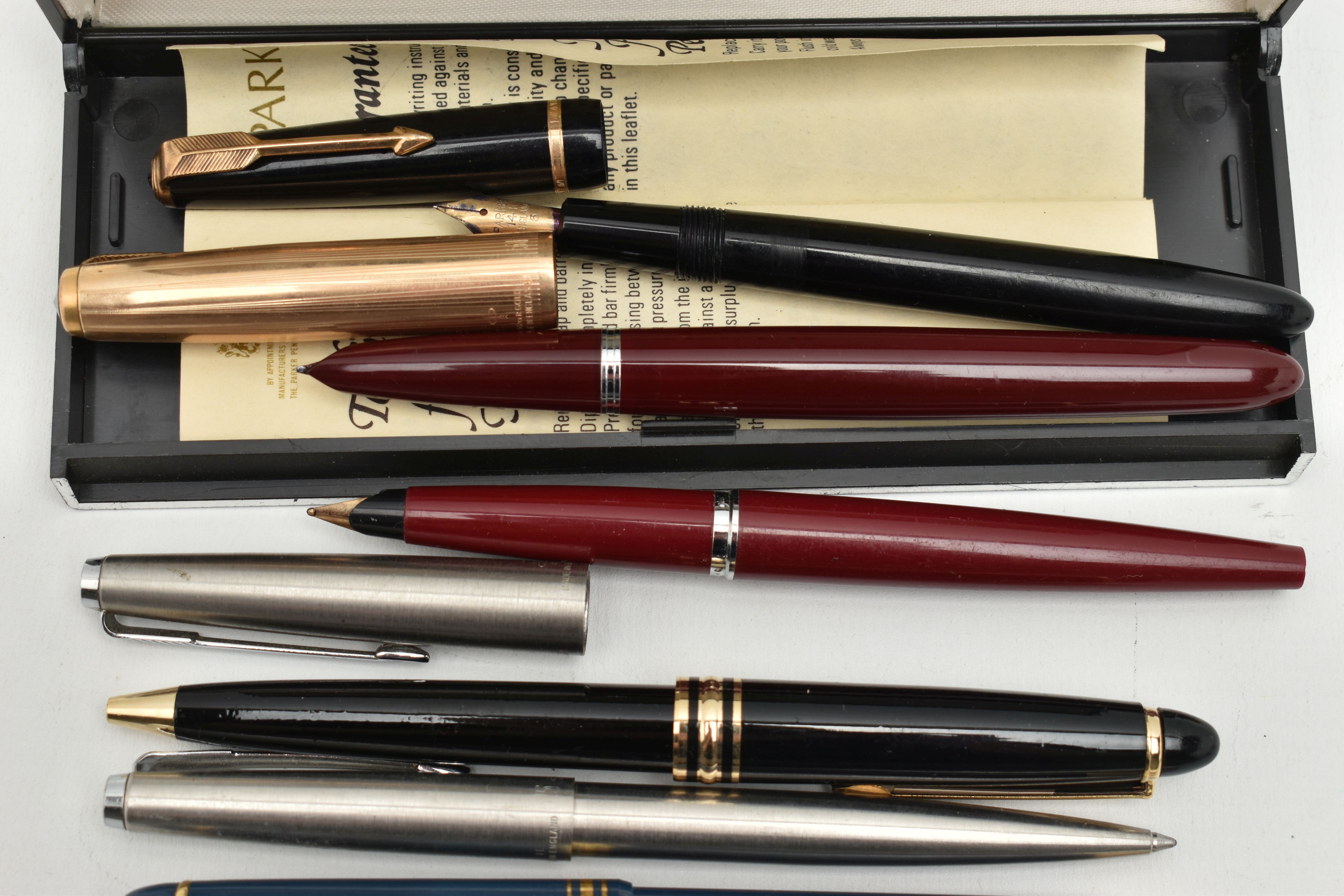 AN ASSORTMENT OF PENS, to include to 'Parker' fountain pens with yellow metal nibs, one stamped 14k, - Image 3 of 3