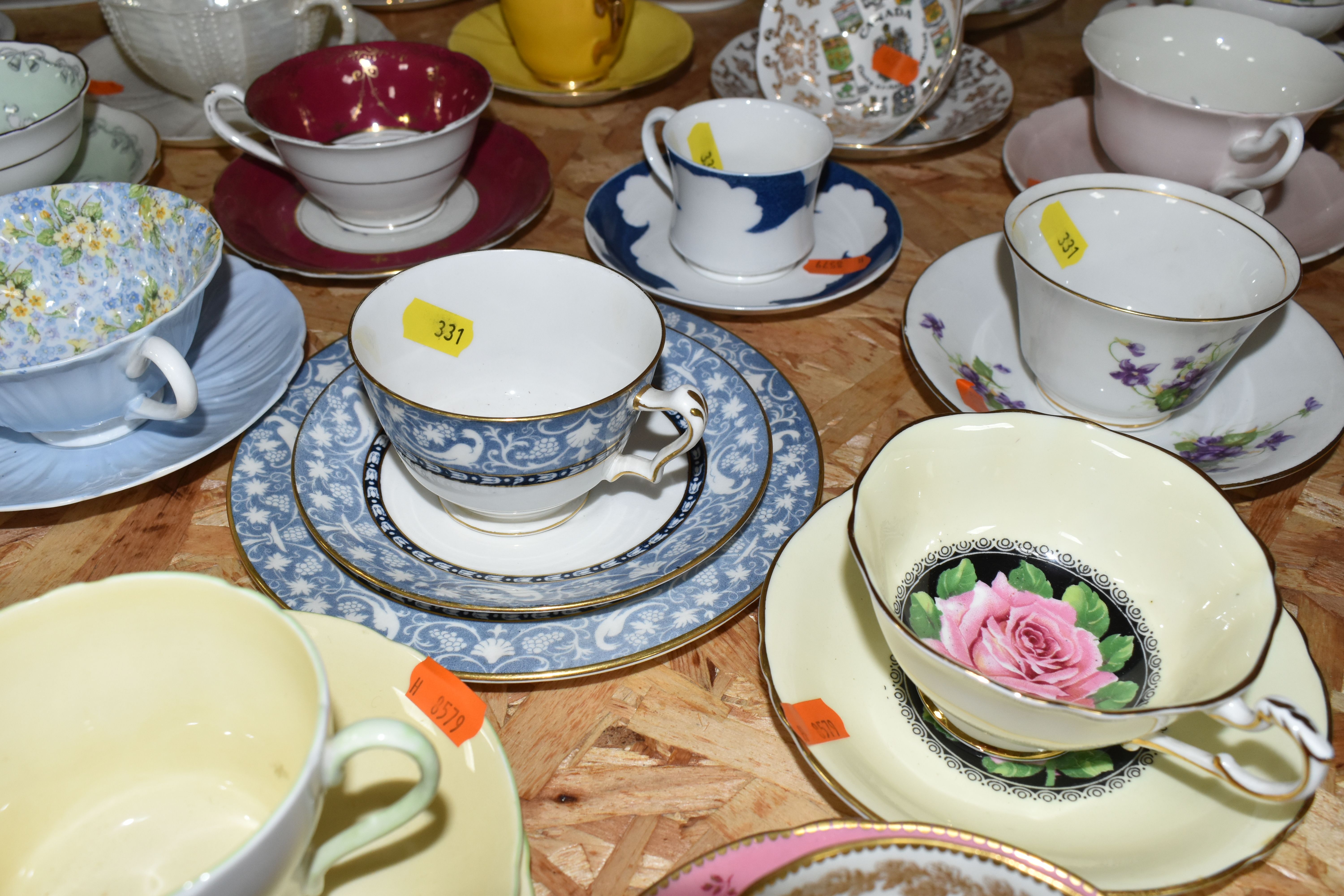 A QUANTITY OF NAMED TEAWARE, comprising a Shelley 'Crochet' pattern trio, an Elizabethan ' - Image 8 of 12