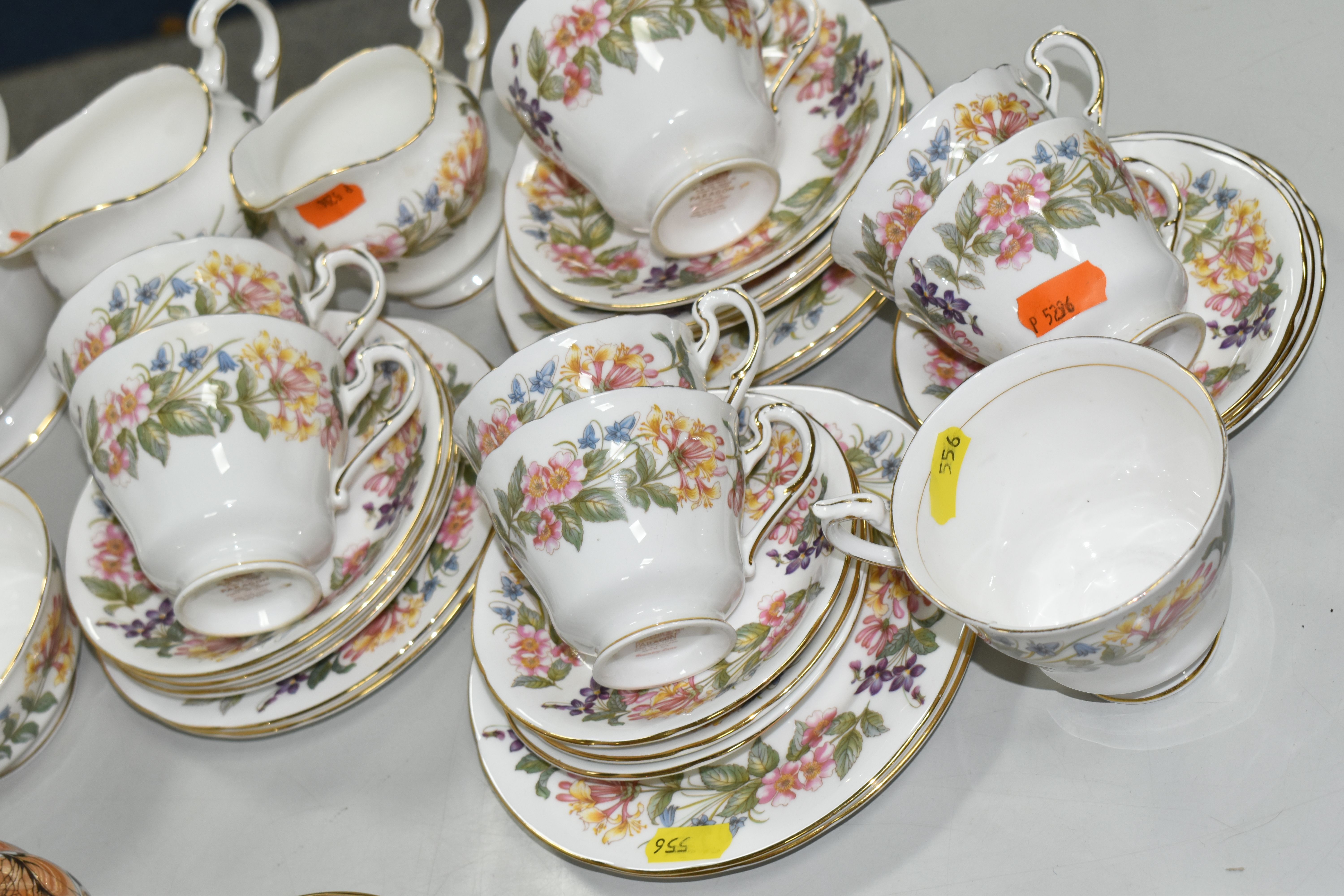 A GROUP OF PARAGON 'COUNTRY LANE' PATTERN COFFEE AND TEAWARE, comprising a cake plate, coffee pot, - Image 3 of 6