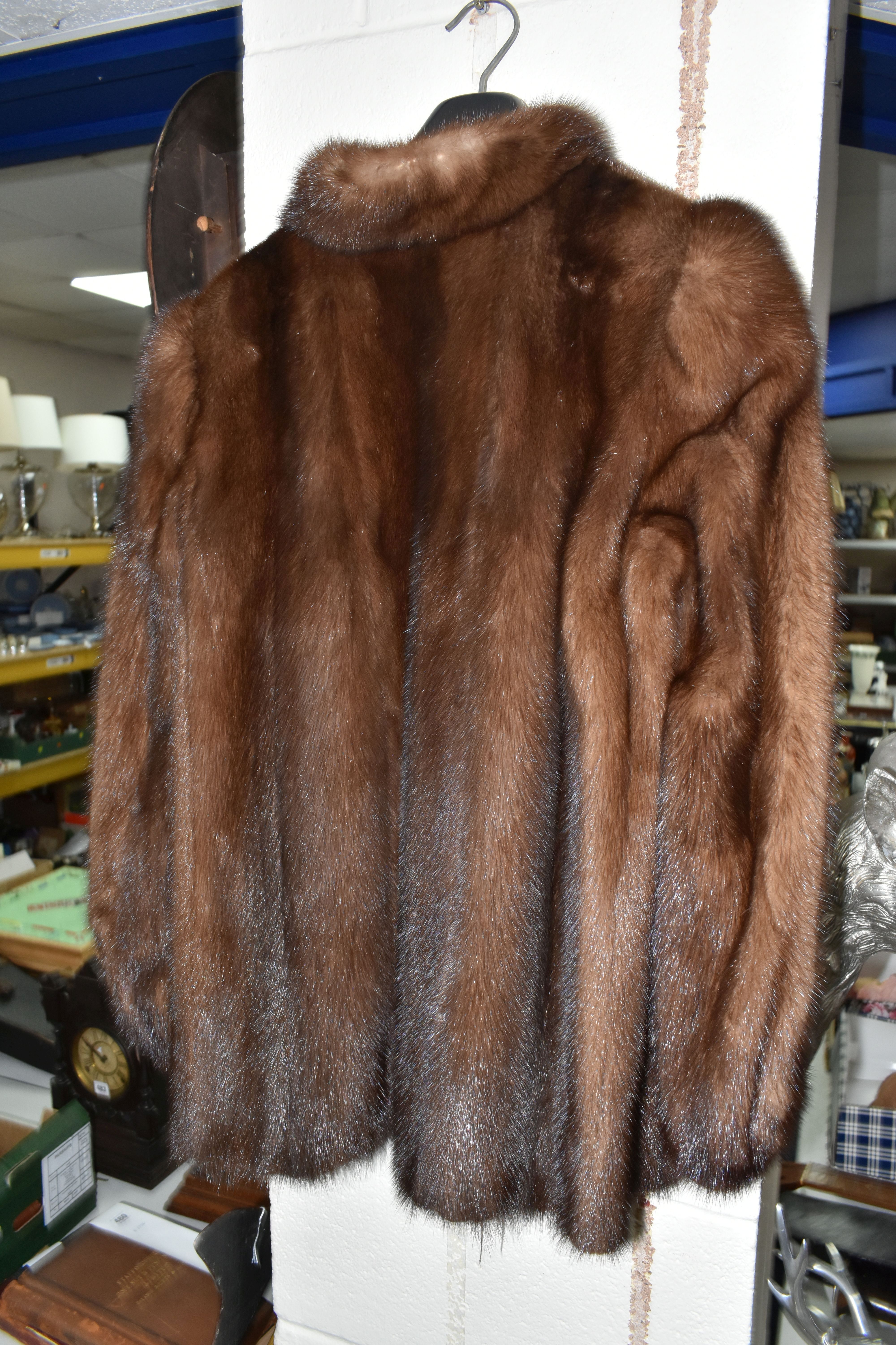 A 1980'S LADIES MINK FUR JACKET, made in England, approximate size UK 12/14 (1) (Condition Report: - Image 4 of 7