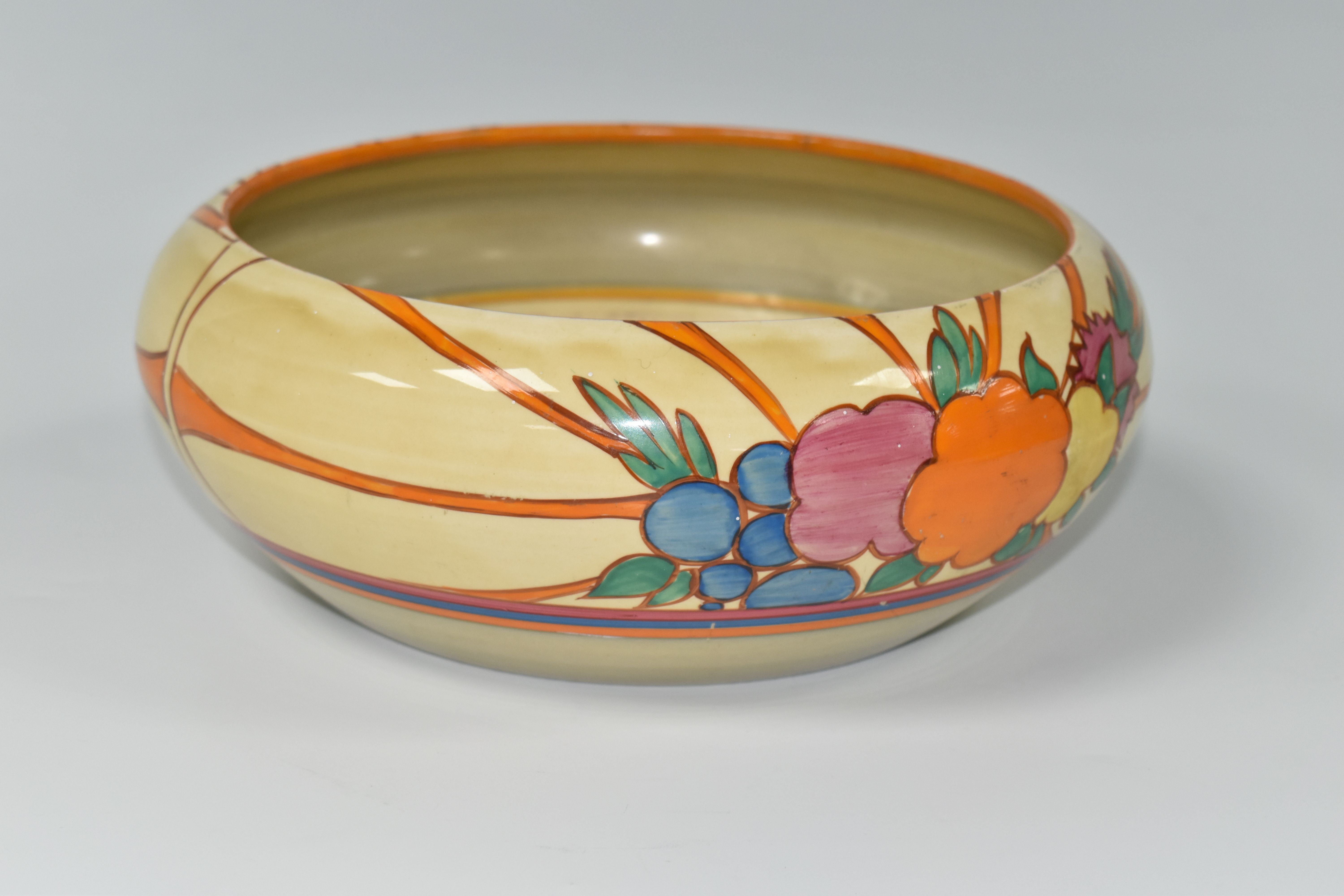 A CLARICE CLIFF FANTASQUE BIZARRE FRUITBURST PATTERN BOWL, the heavily worn interior with painted - Bild 3 aus 8