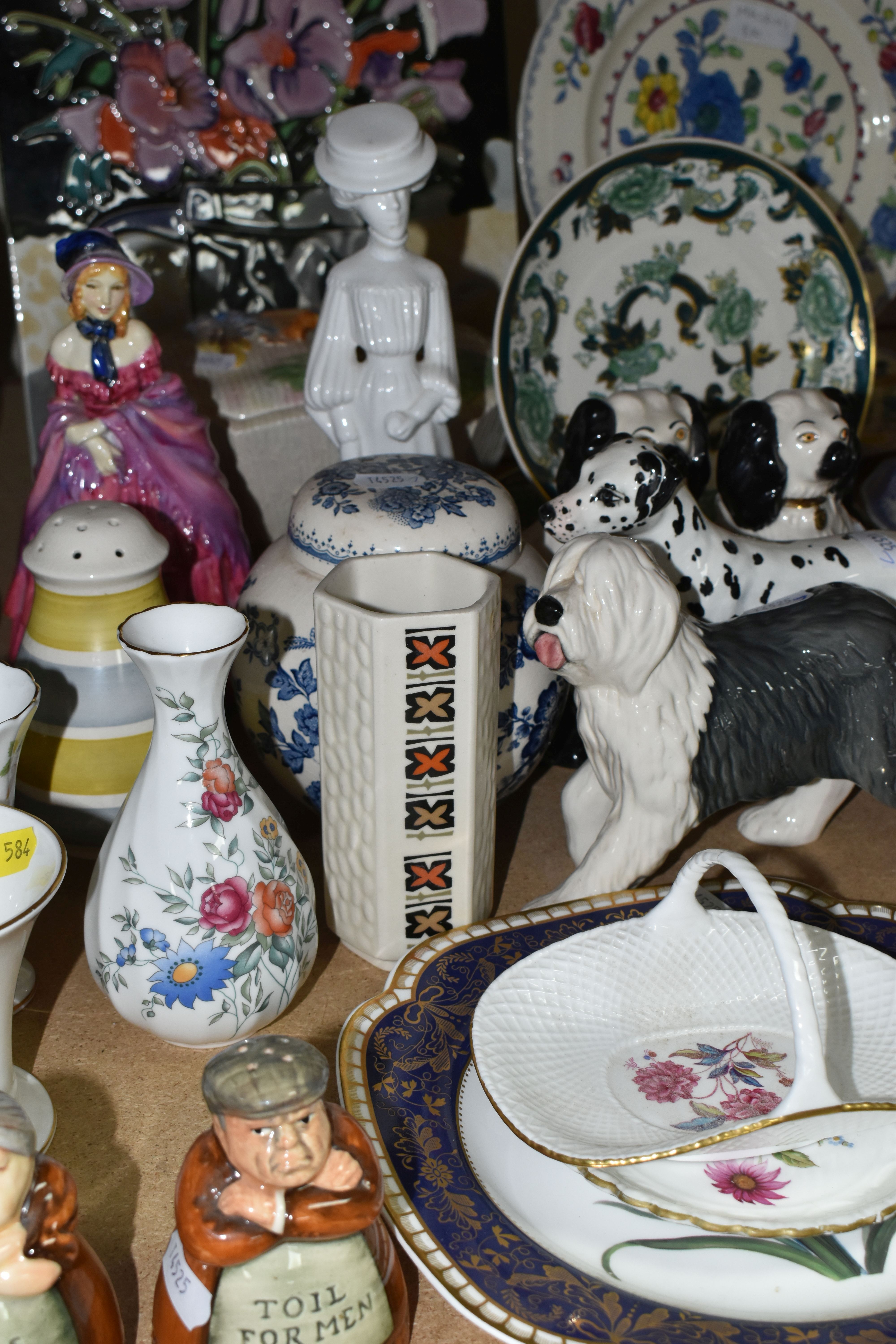 A GROUP OF ROYAL CROWN DERBY, ROYAL DOULTON, MASONS IRONSTONE, BESWICK AND OTHER CERAMICS, ETC, - Image 5 of 8