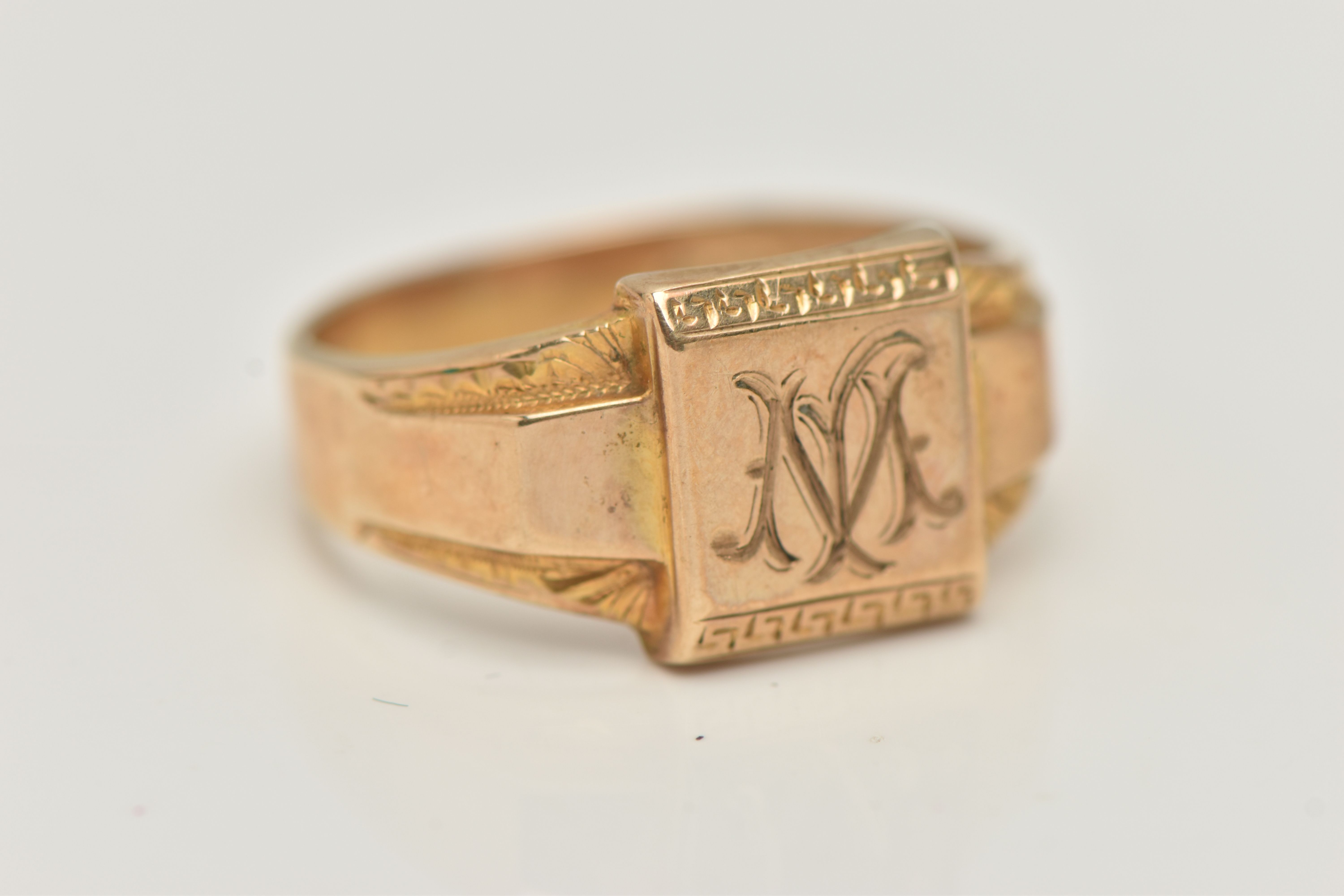 A GENTS 9CT GOLD SIGNET RING, engraved square signet with Greek key pattern, foliate pattern to - Image 4 of 4