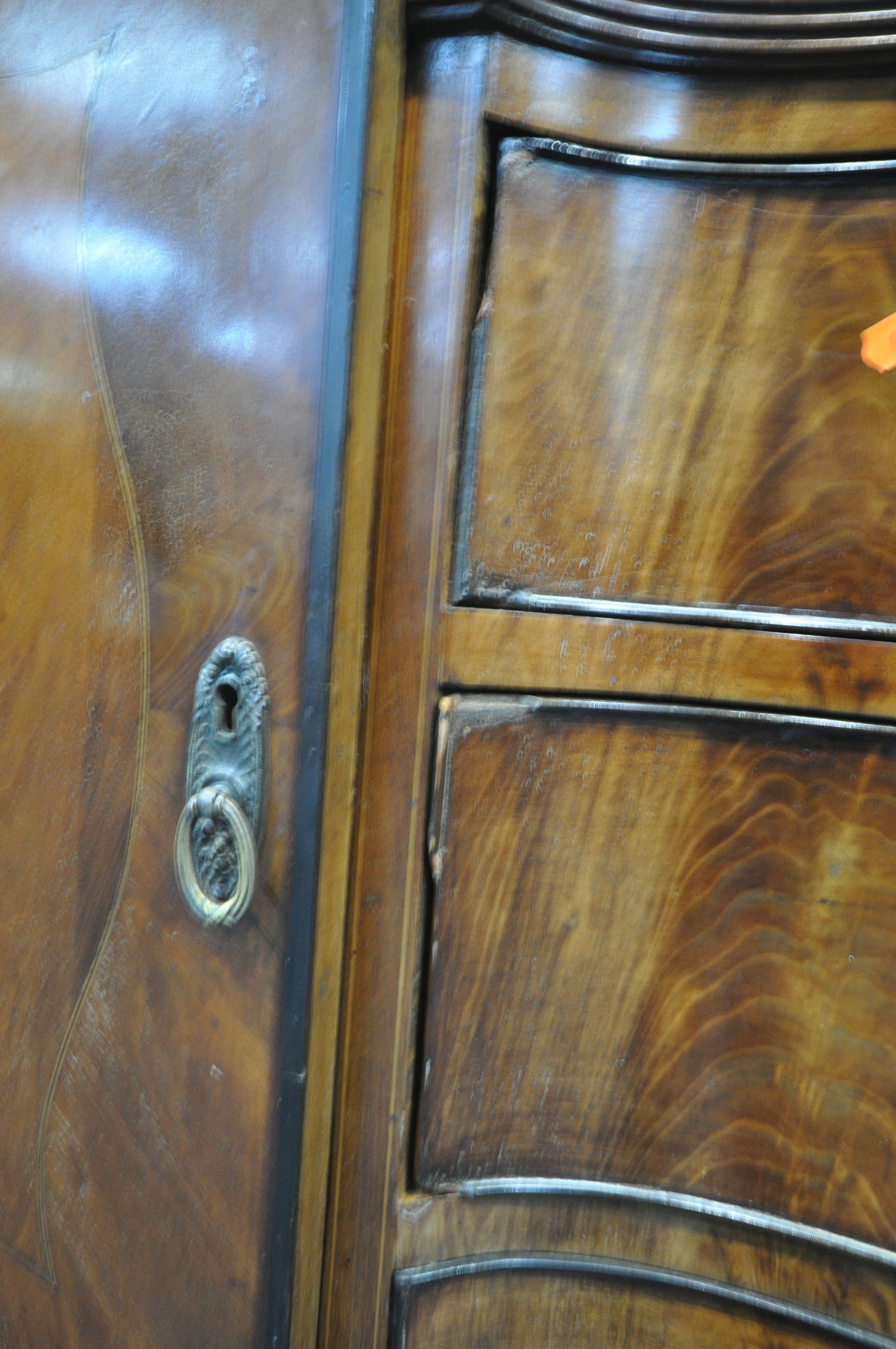 A VICTORIAN MAHOGANY TWIN PEDESTAL SIDEBOARD, with a raised back, two doors flanking two - Image 4 of 5