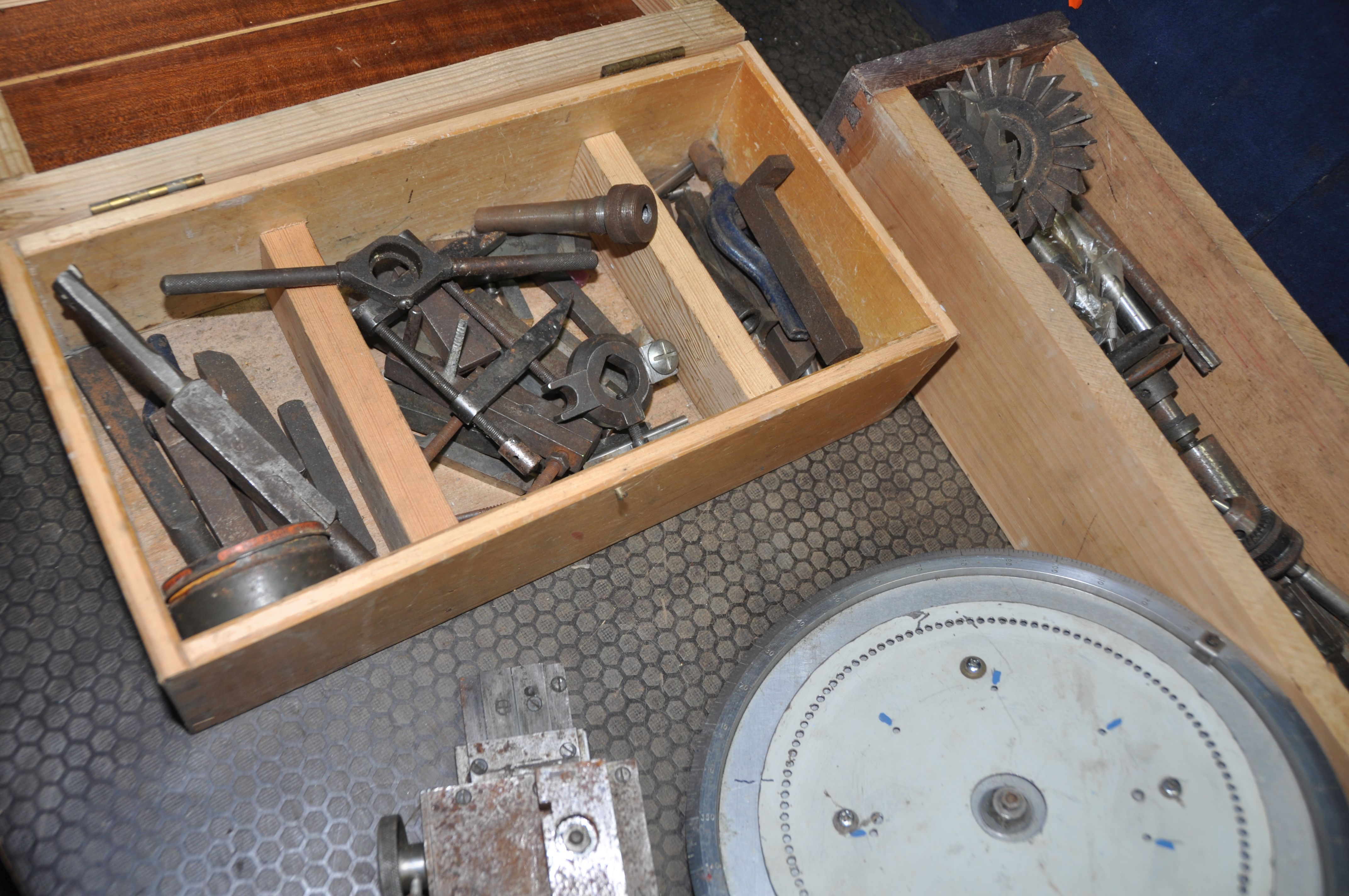 A BESPOKE CLOCKMAKERS COG CUTTER (PAT pass and working) with spare clocking discs, a manual - Image 4 of 5