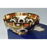 A BOXED ROYAL CROWN DERBY 'IMARI' 1128 PATTERN SOLID GOLD BAND OCTAGONAL FRUIT BOWL, diameter