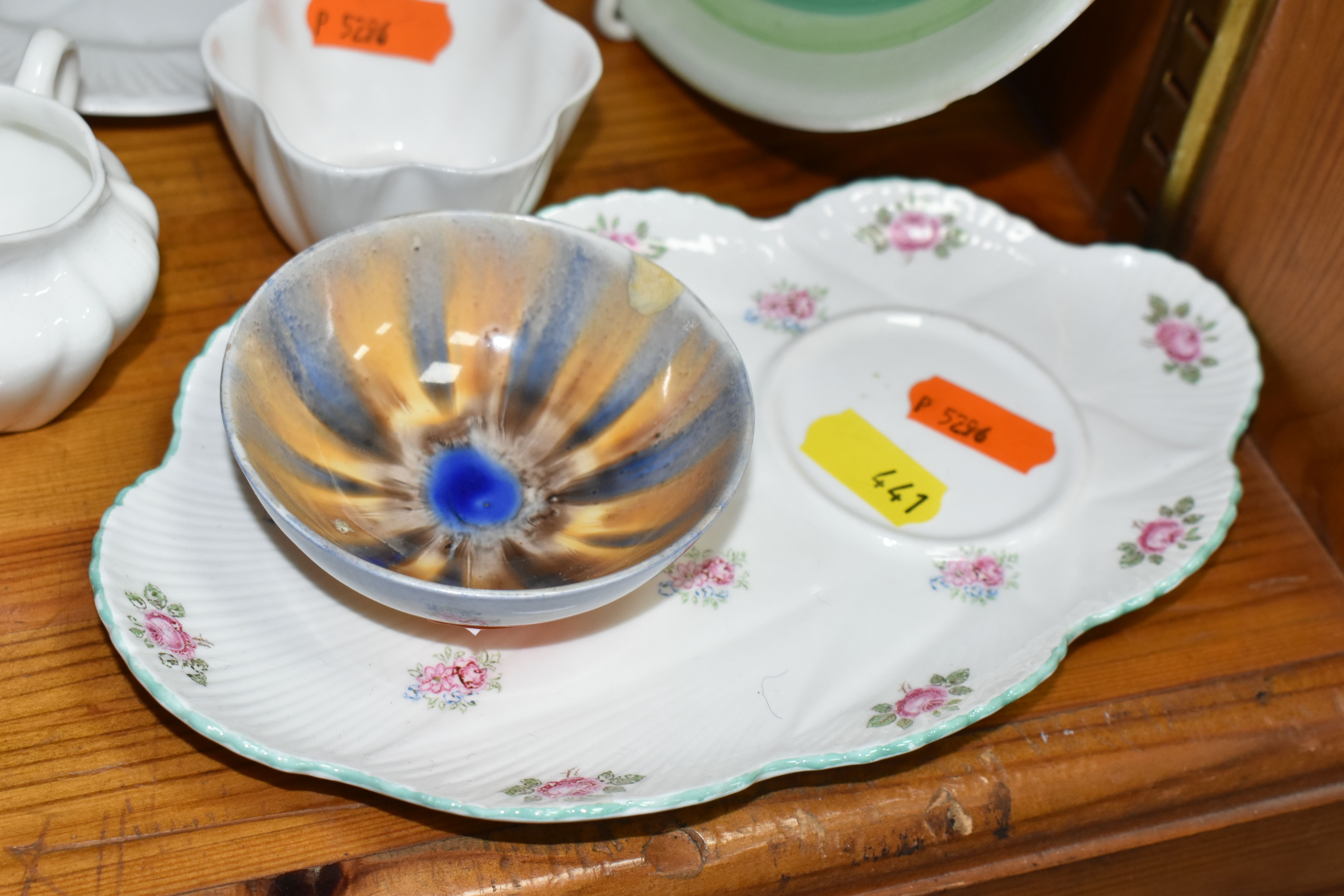 A GROUP OF SHELLEY TEAWARE, comprising a small oval meat plate 12623 decorated with green and - Image 5 of 7