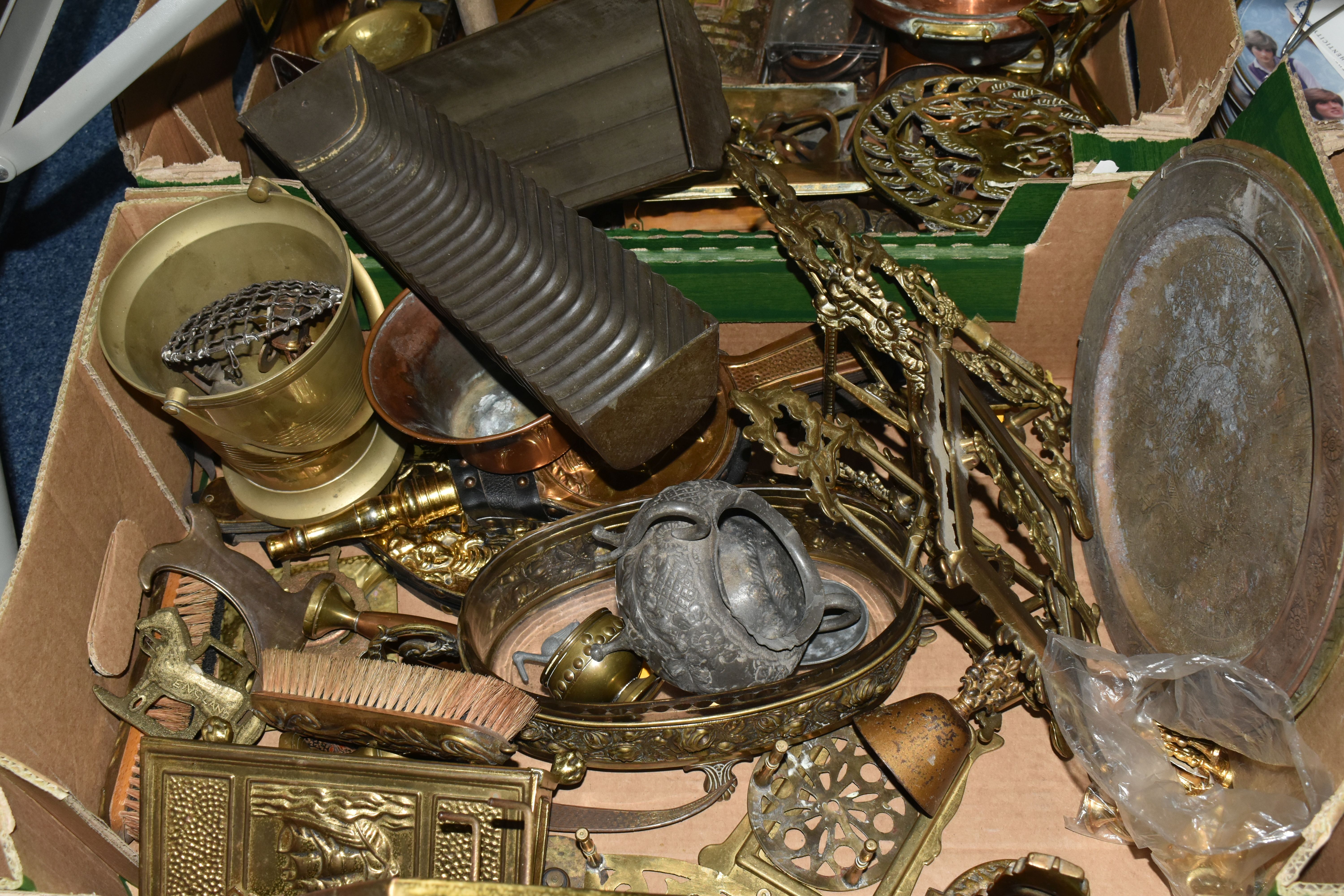 TWO BOXES AND LOOSE METALWARE, to include a large circular Middle Eastern design brass serving - Image 4 of 4