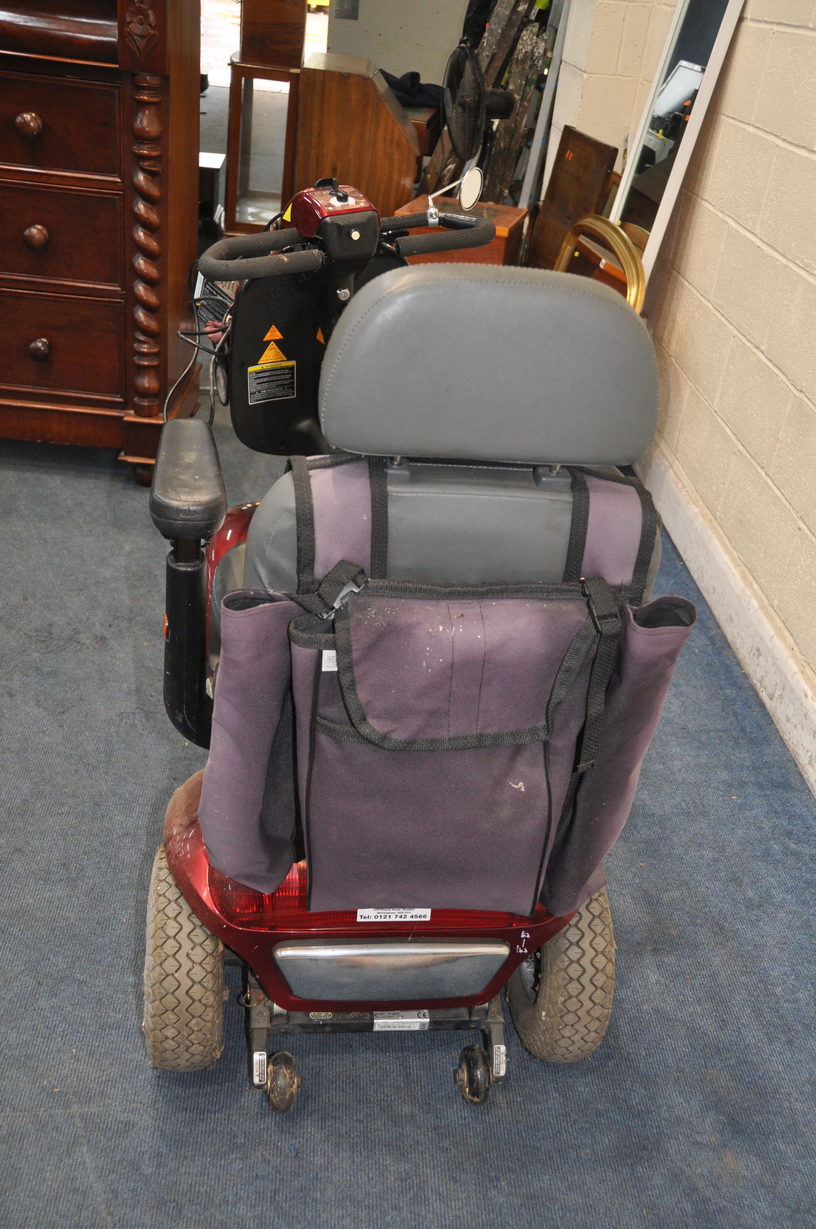 A ROMA MEDICAL CADIZ FOUR WHEELED MOBILITY SCOOTER with charger cover but no key (untested) - Image 3 of 3