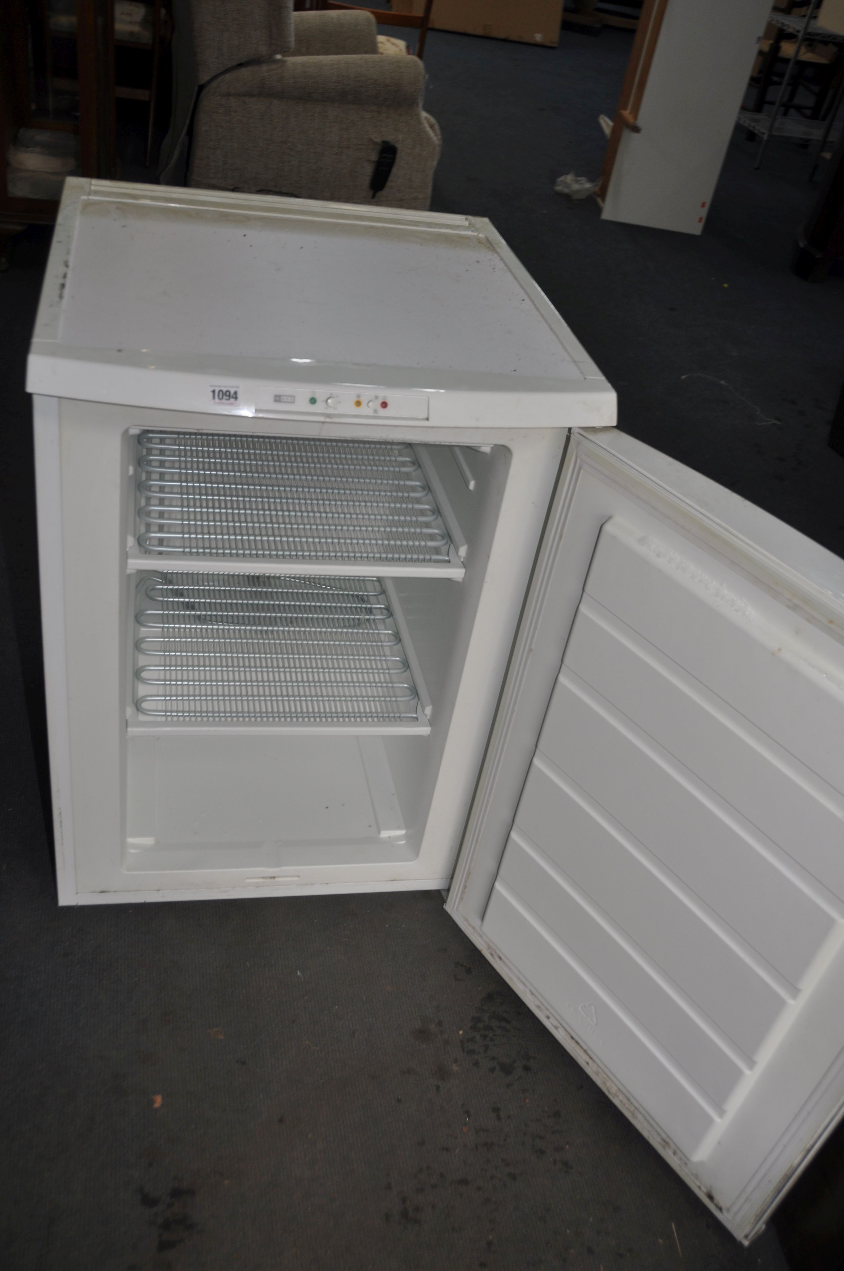 A ZANUSSI ZFT810W UNDER COUNTER FREEZER width 60cm depth 60cm height 85cm (PAT pass and working - Image 2 of 2
