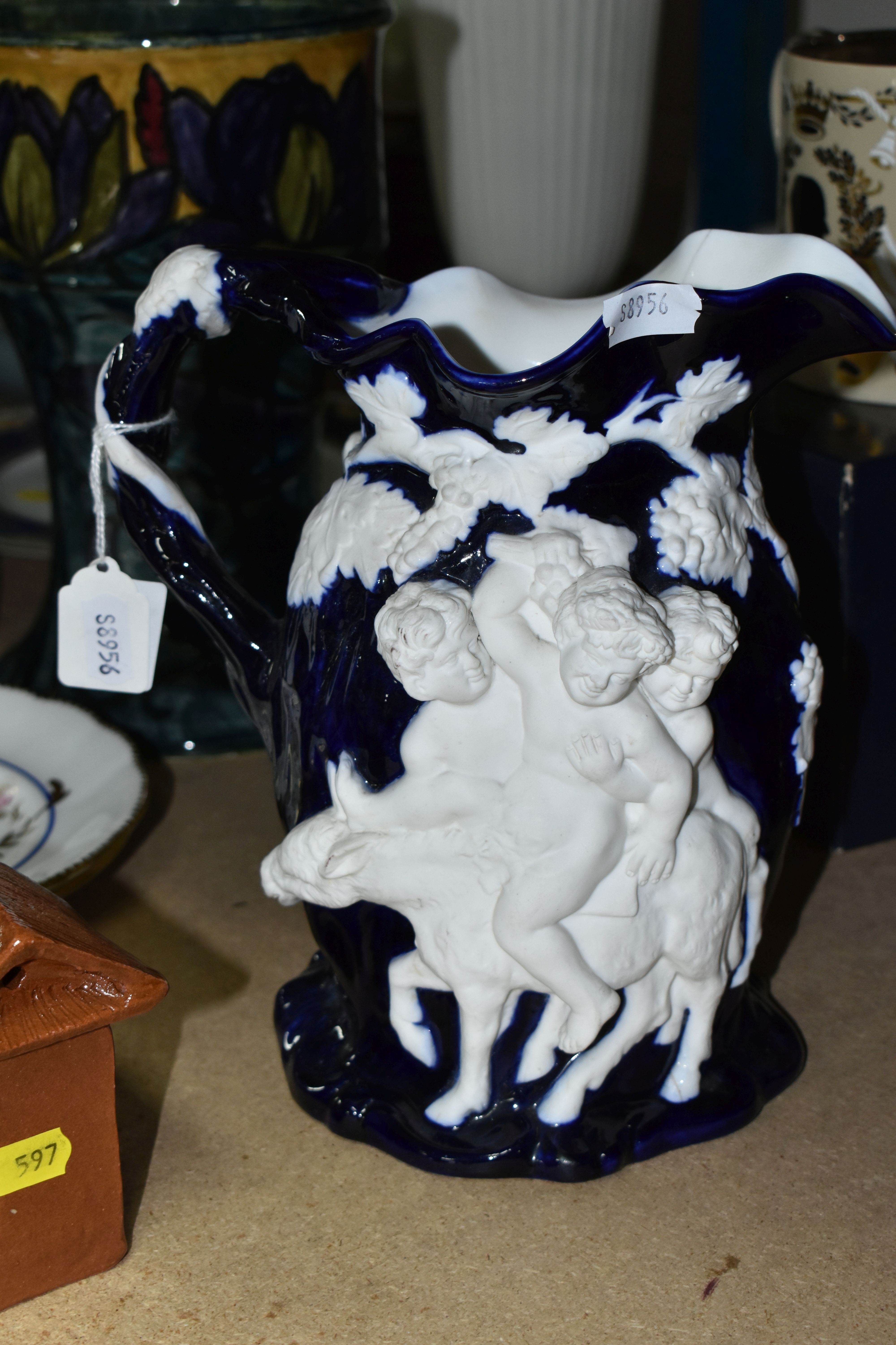 A GROUP OF CERAMICS, comprising a Morris Ware vase decorated in a blue, green and purple fish and - Bild 10 aus 11